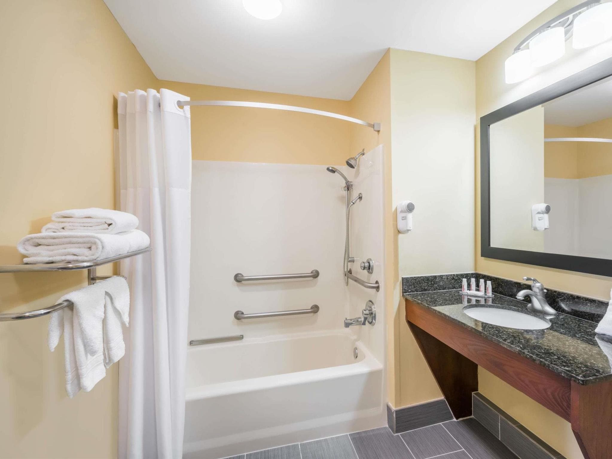 Howard Johnson by Wyndham Dalton photo 3