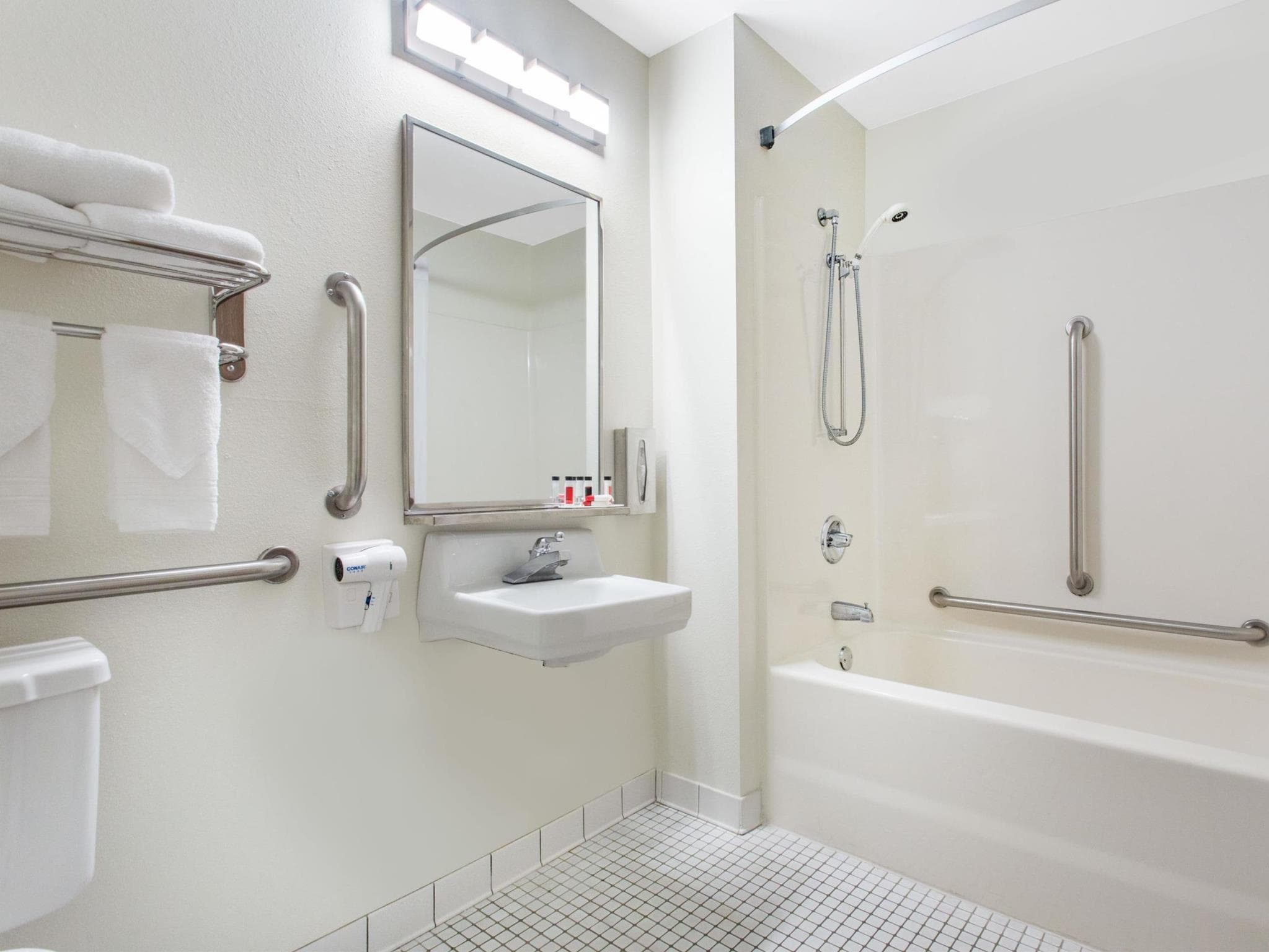 Days Inn by Wyndham Austin photo 5