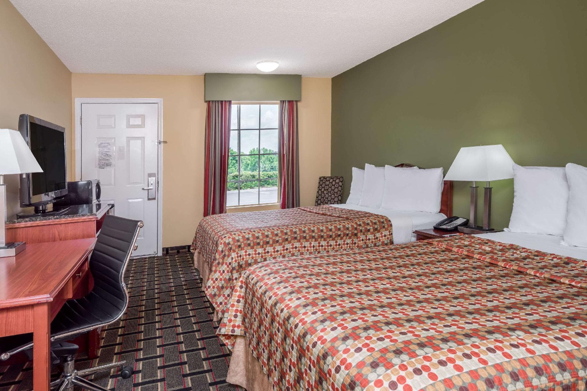 Howard Johnson by Wyndham Dalton photo 2