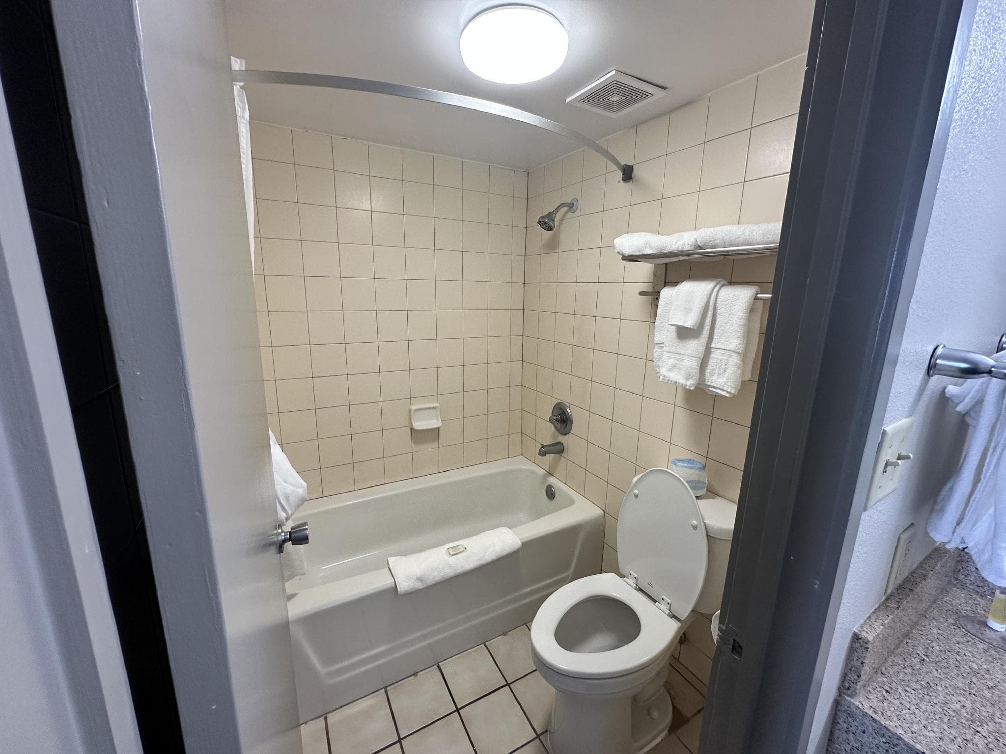 Days Inn by Wyndham Valdosta I-75 photo 2