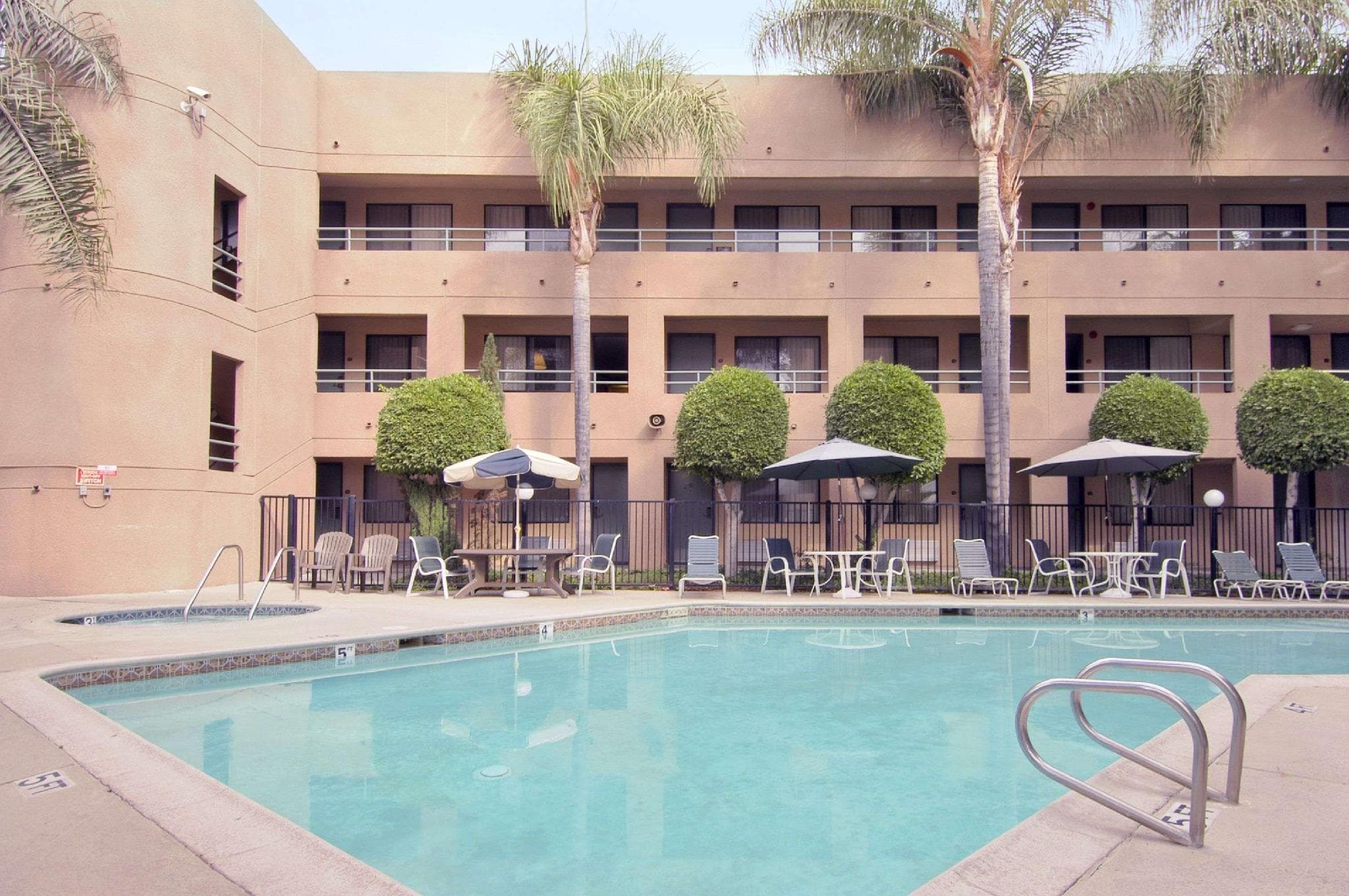 Travelodge by Wyndham Commerce Los Angeles Area photo 4