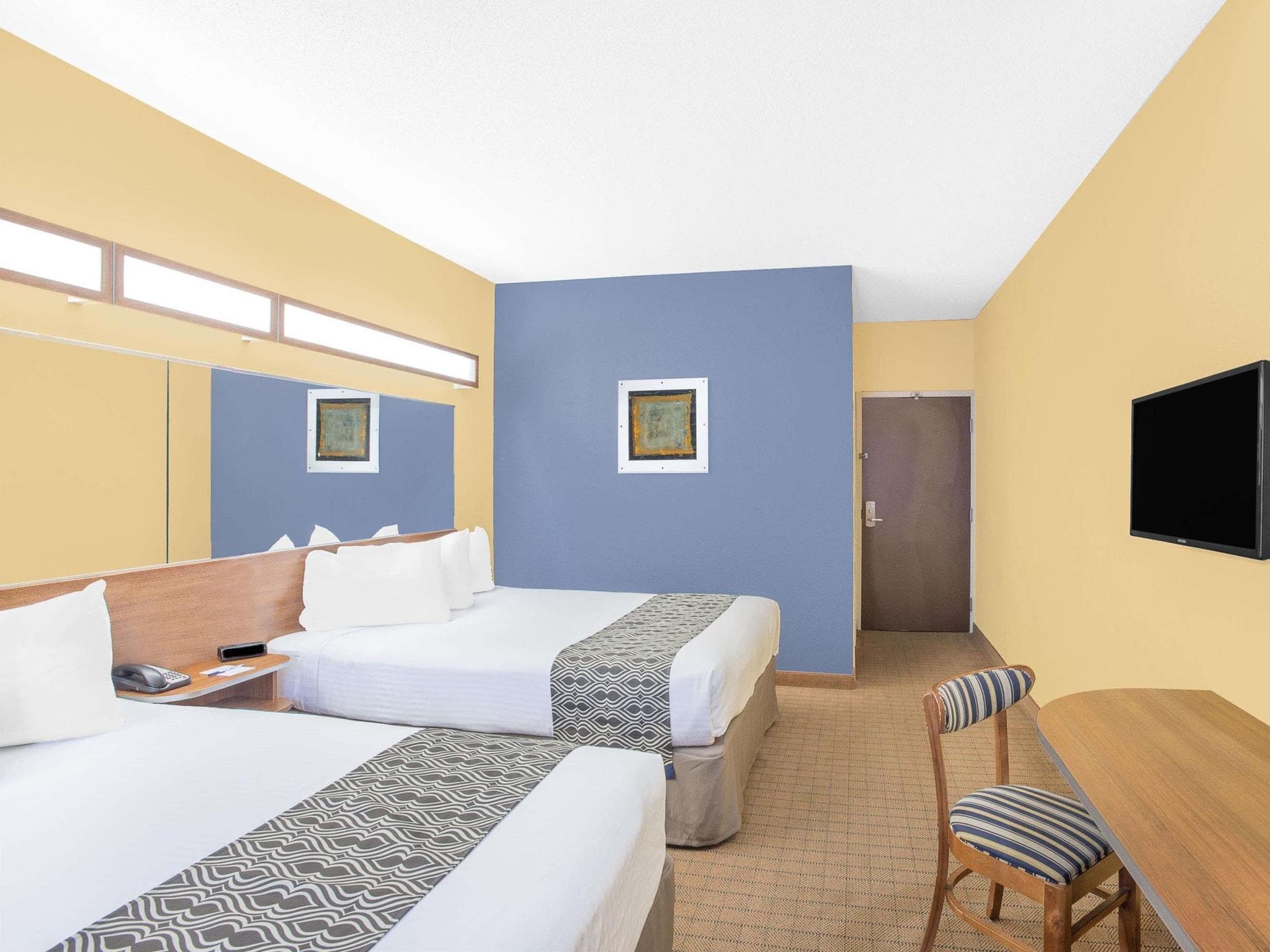 Microtel Inn & Suites by Wyndham Chili/Rochester Airport photo 3