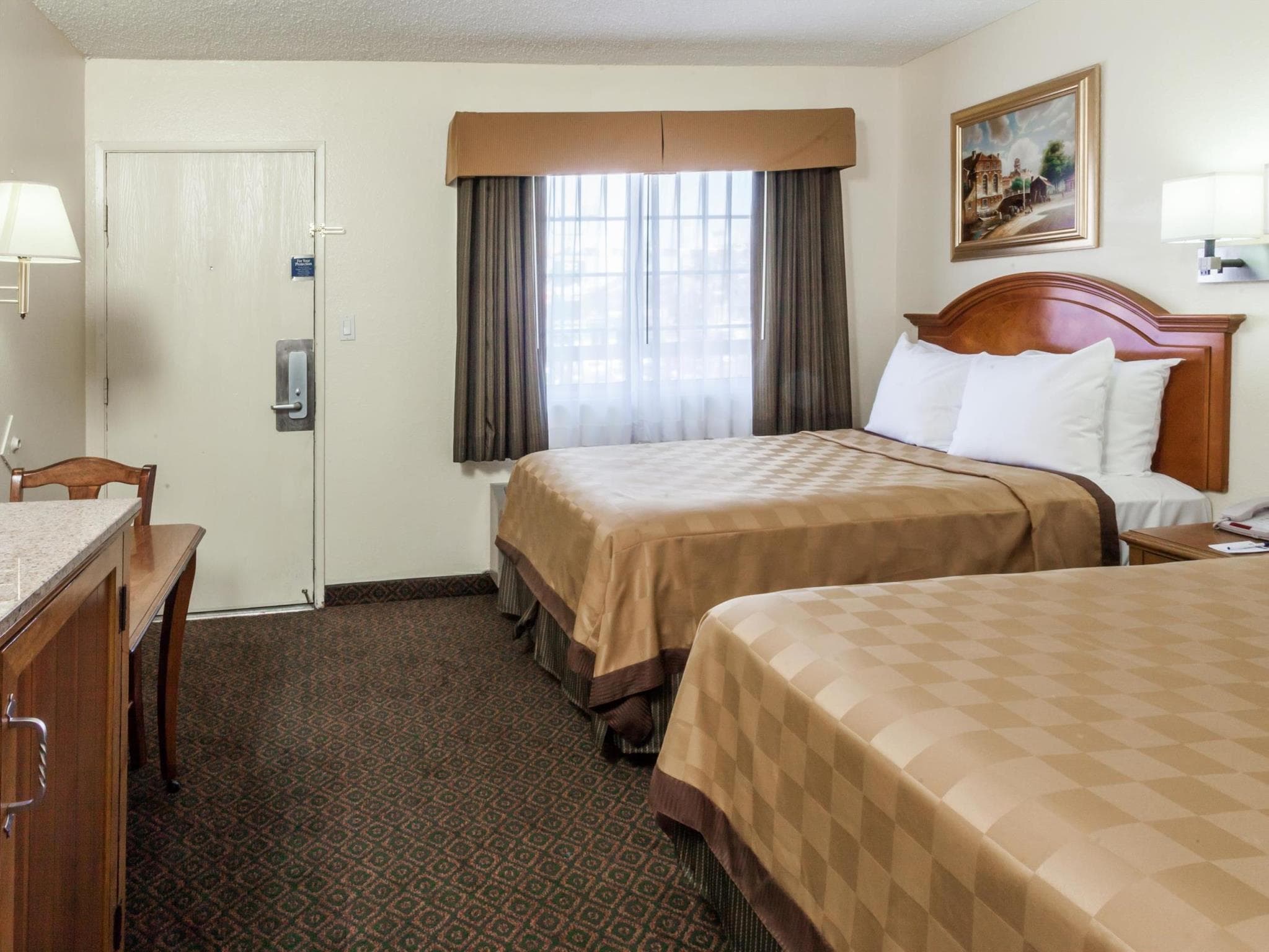 Travelodge by Wyndham Fullerton Near Anaheim photo 3