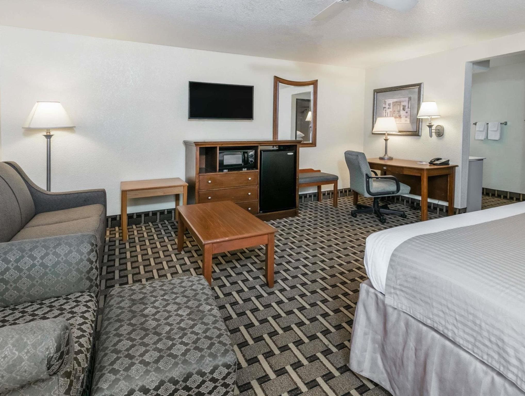 Baymont by Wyndham Arlington At Six Flags Dr photo 4