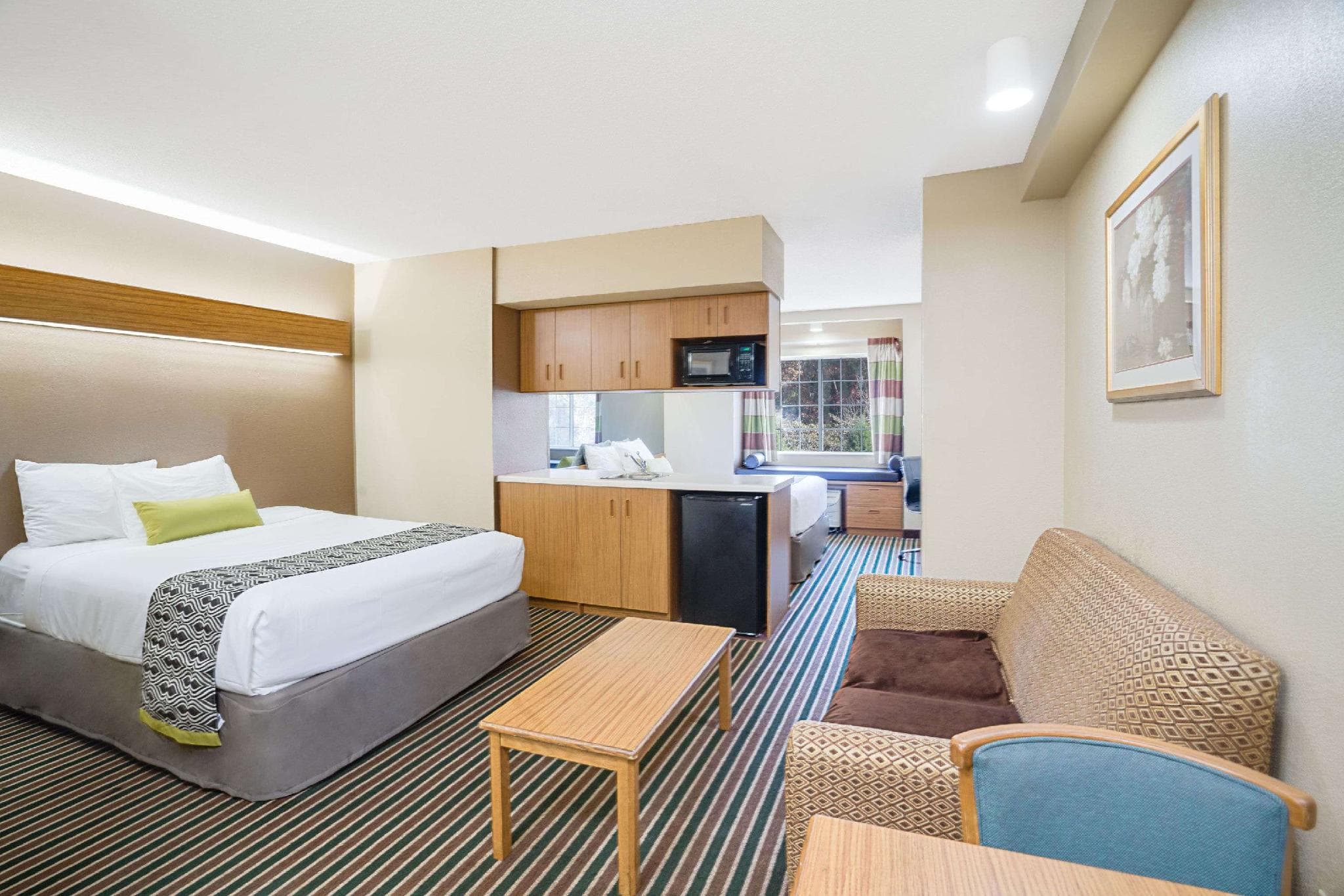 Microtel Inn & Suites by Wyndham Pigeon Forge photo 2