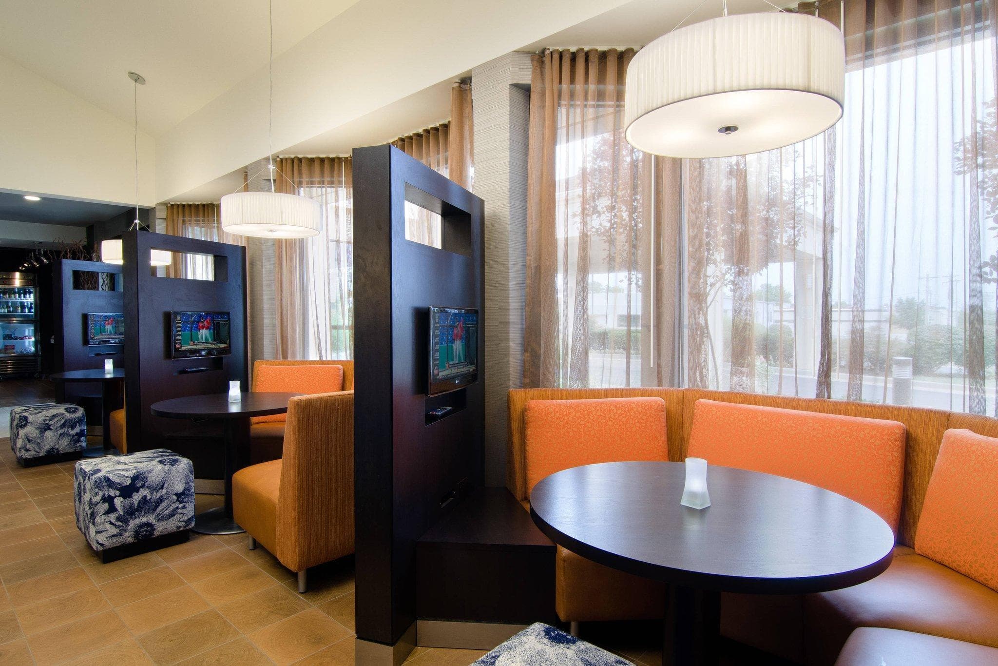 Courtyard by Marriott St. Louis Westport Plaza photo 3