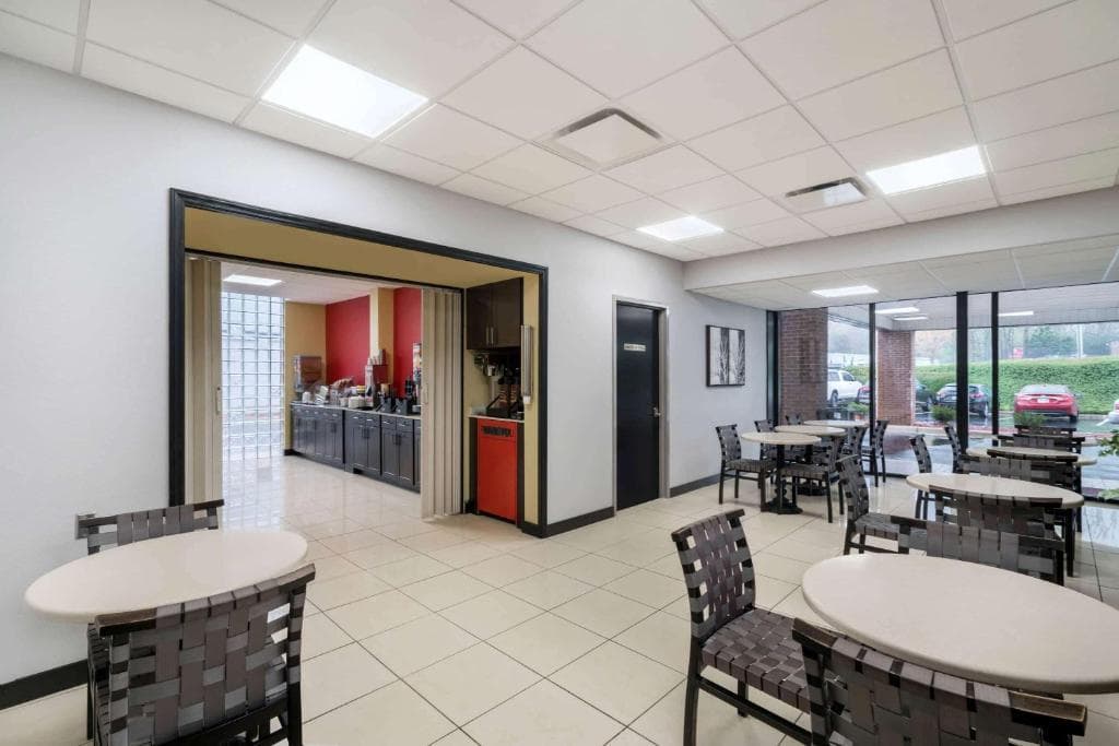 Super 8 By Wyndham Raleigh North East photo 5