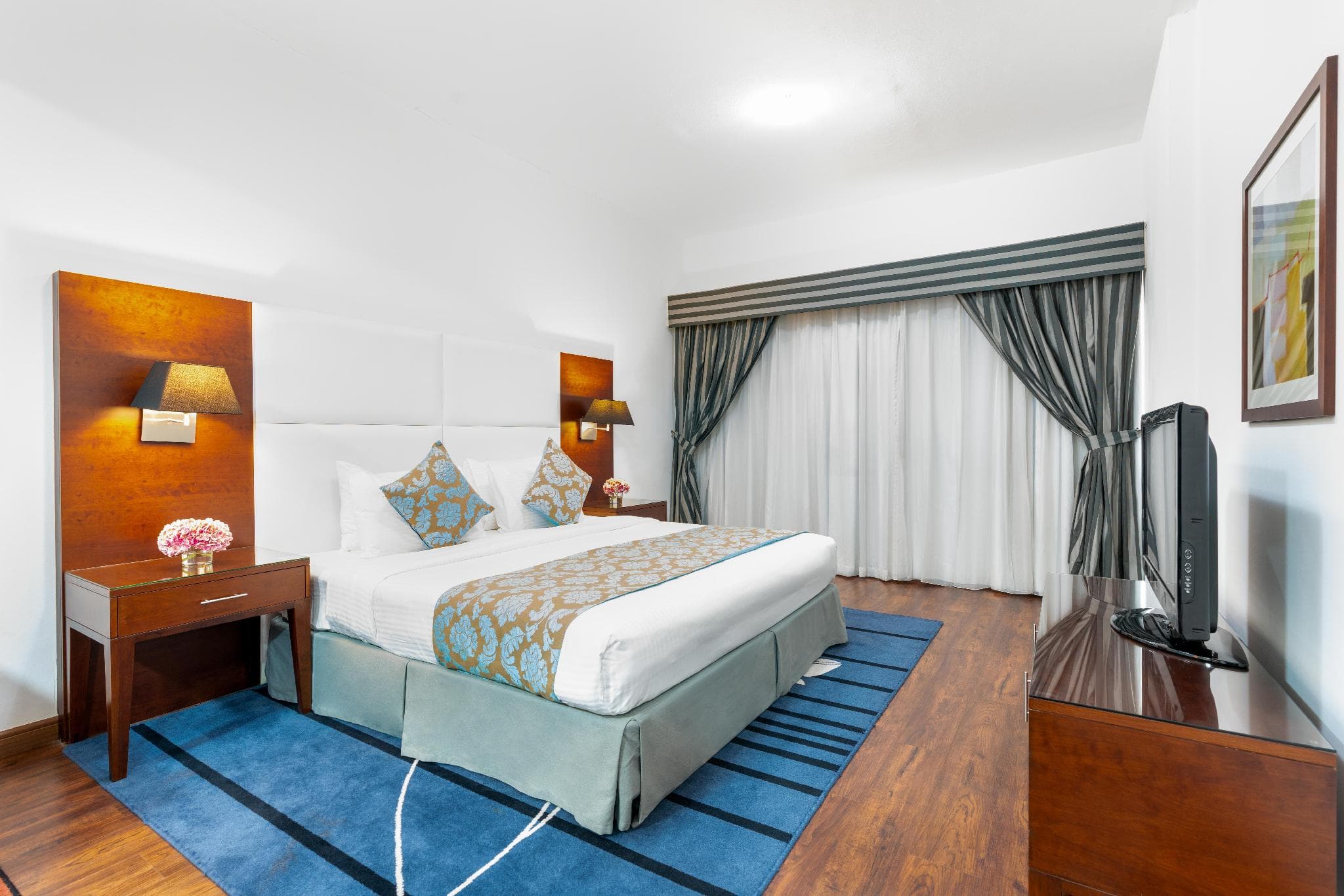 Golden Sands Hotel & Residences photo 2