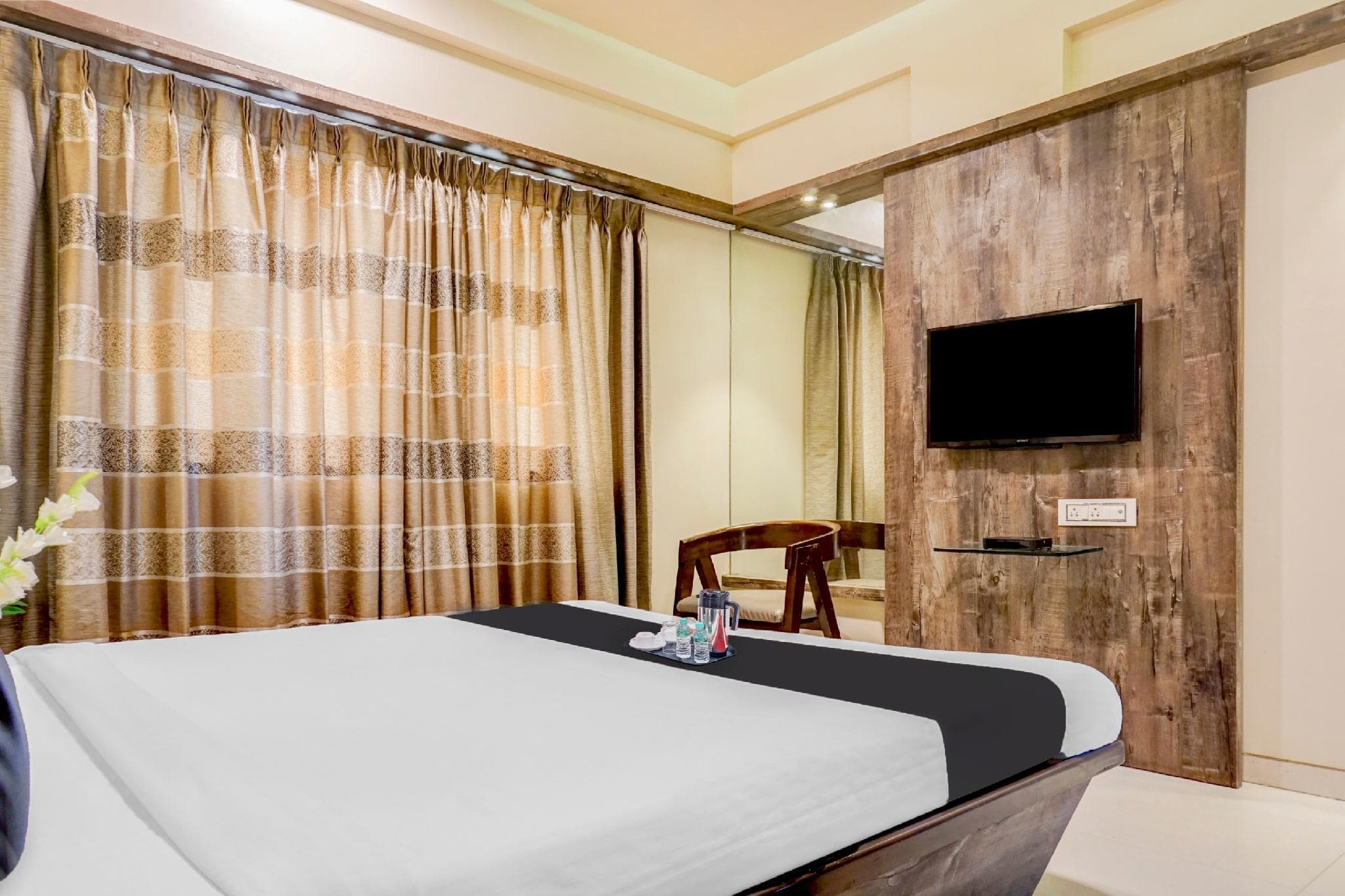 Super Townhouse OAK Regal Inn Near Sant Tukaram Nagar Metro Station photo 2
