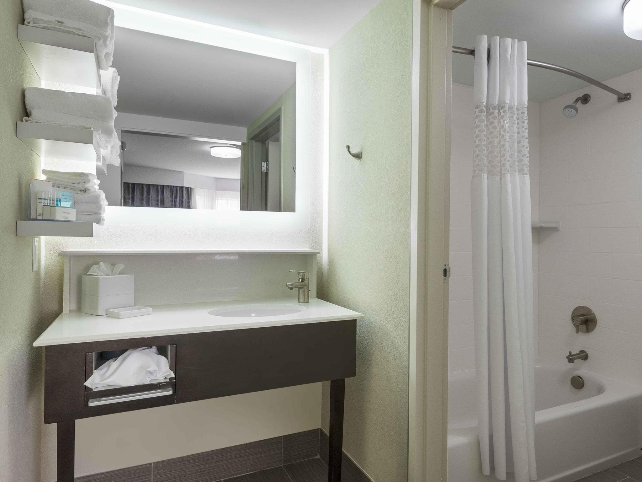 Hampton Inn & Suites Chapel Hill/Durham photo 3