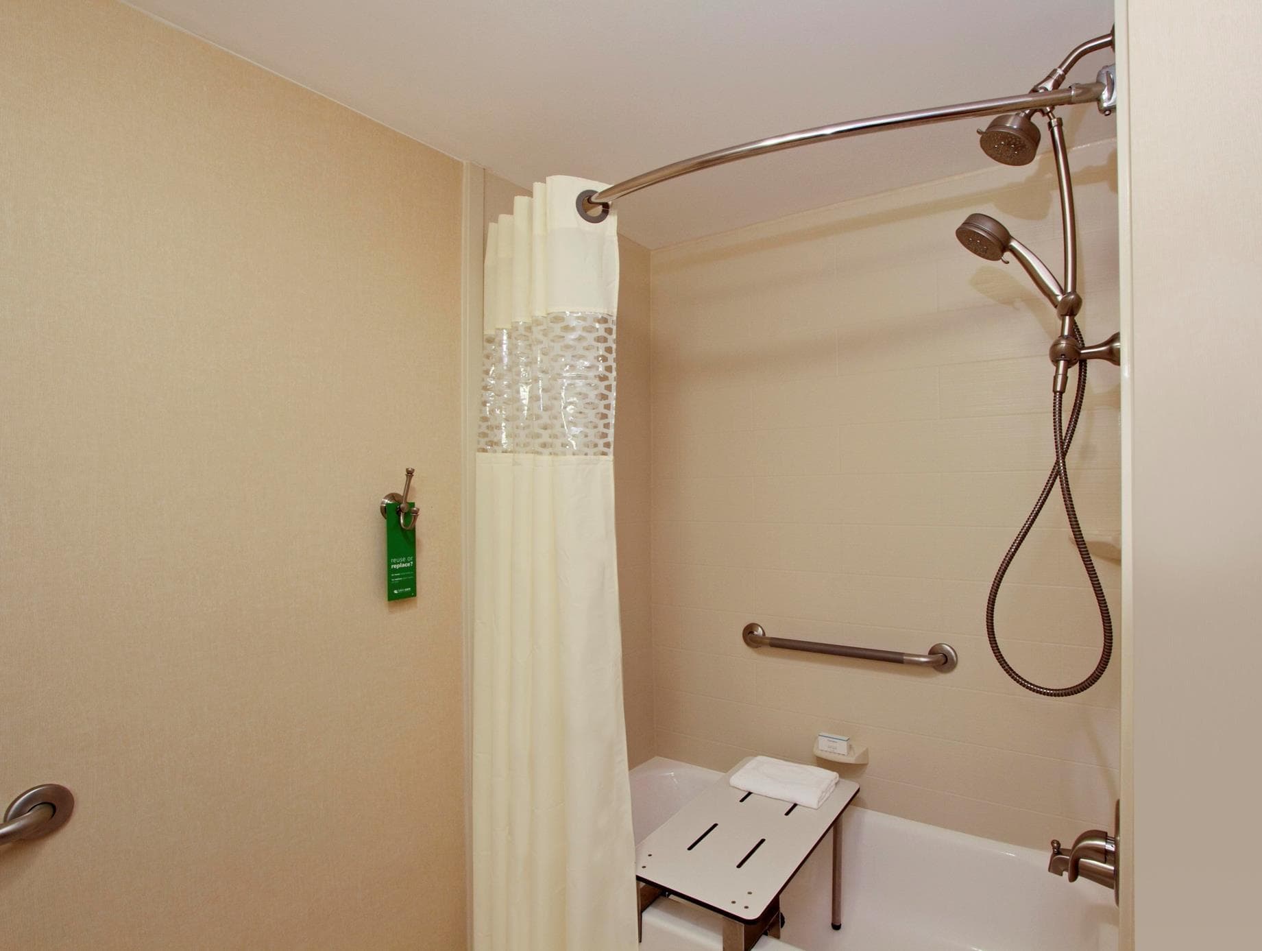 Hampton Inn Ashtabula photo 2
