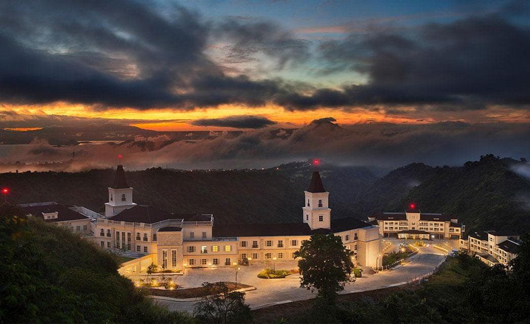 Twin Lakes Hotel near Tagaytay