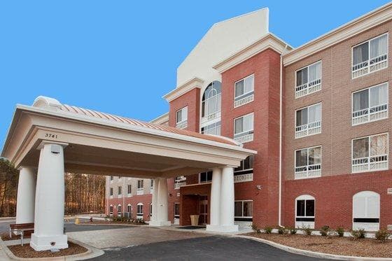 Holiday Inn Express Hotel & Suites Raleigh Sw - At Nc State By IHG photo 2