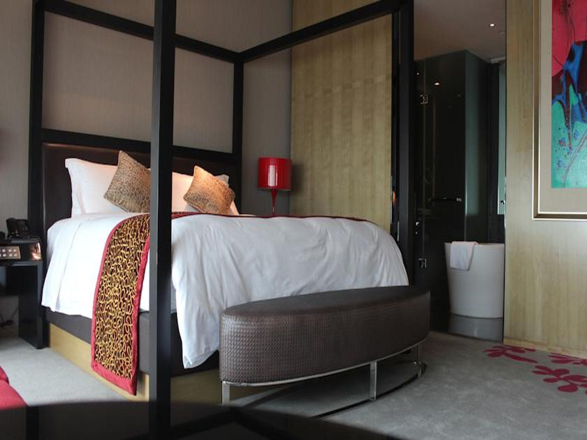 V Hotel photo 3