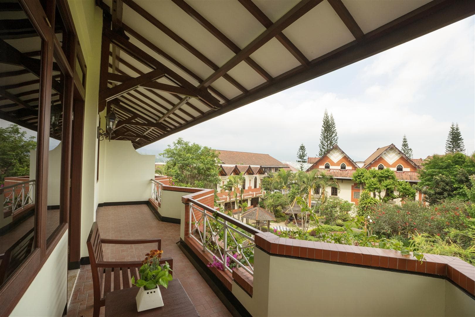 Royal Hotel and Villa Batu photo 2