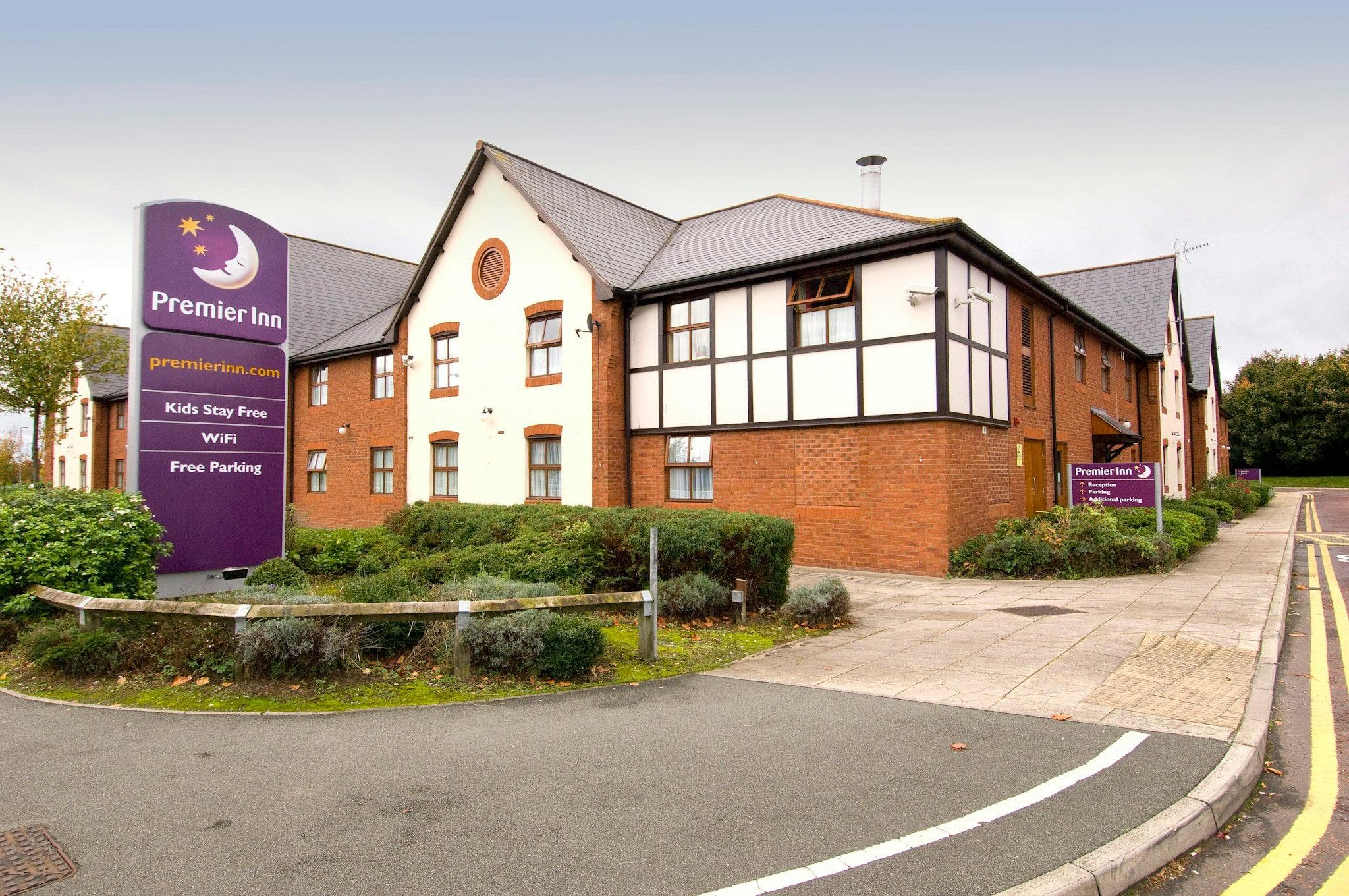 Premier Inn Chester Central - South East photo 3