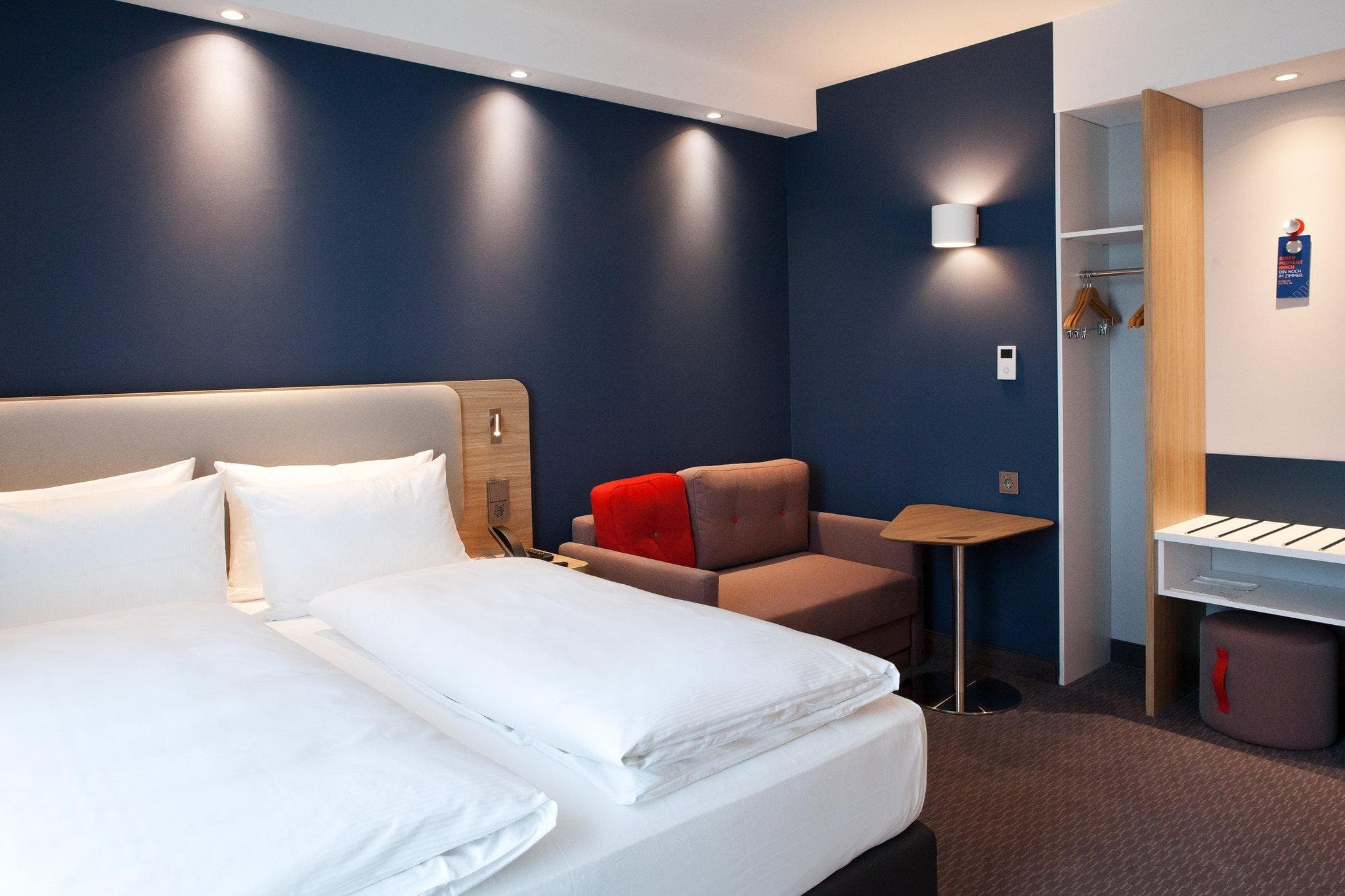 Holiday Inn Express Dusseldorf Airport By IHG photo 2