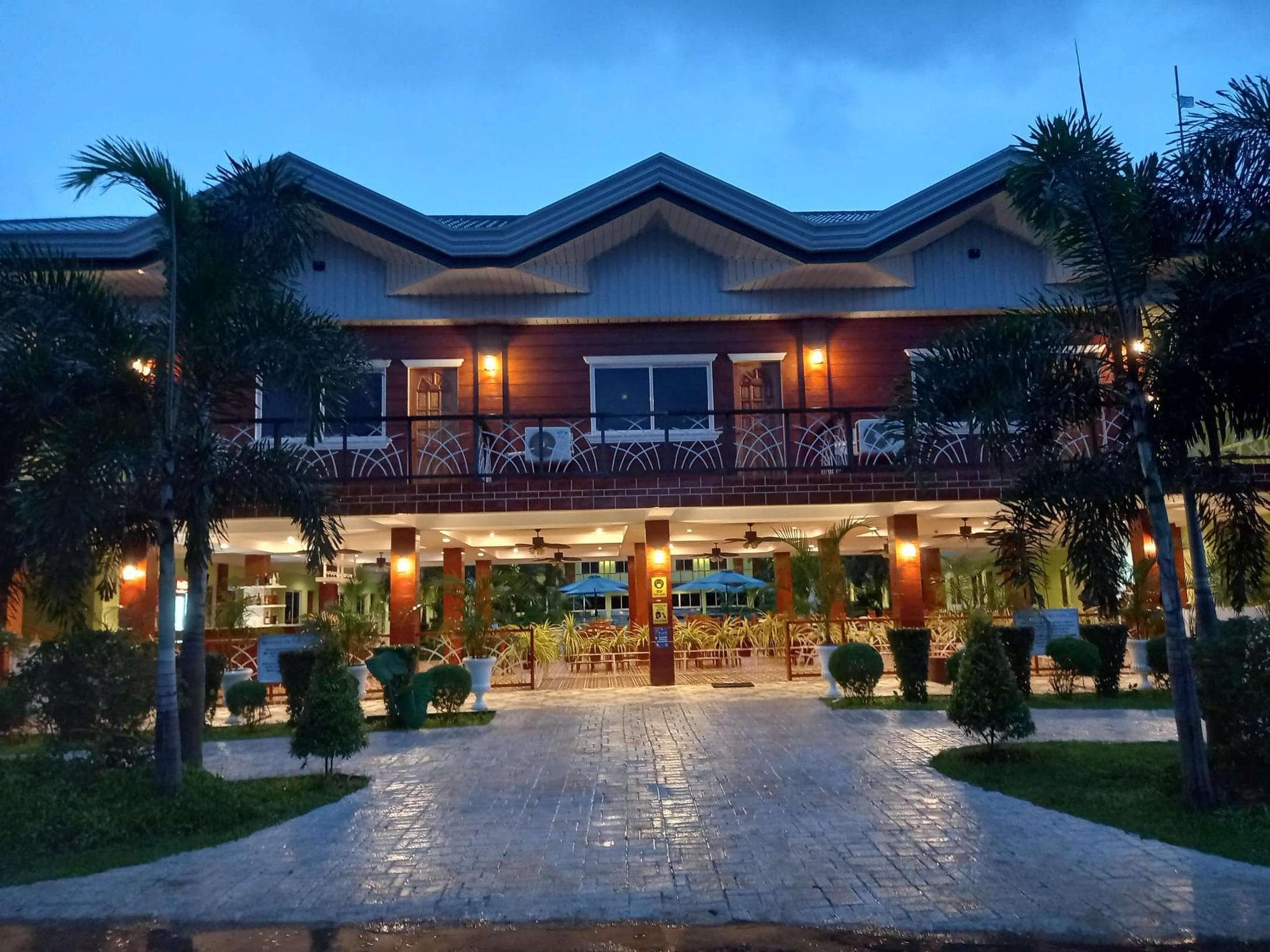CAMOTES TOURIST INN photo 5