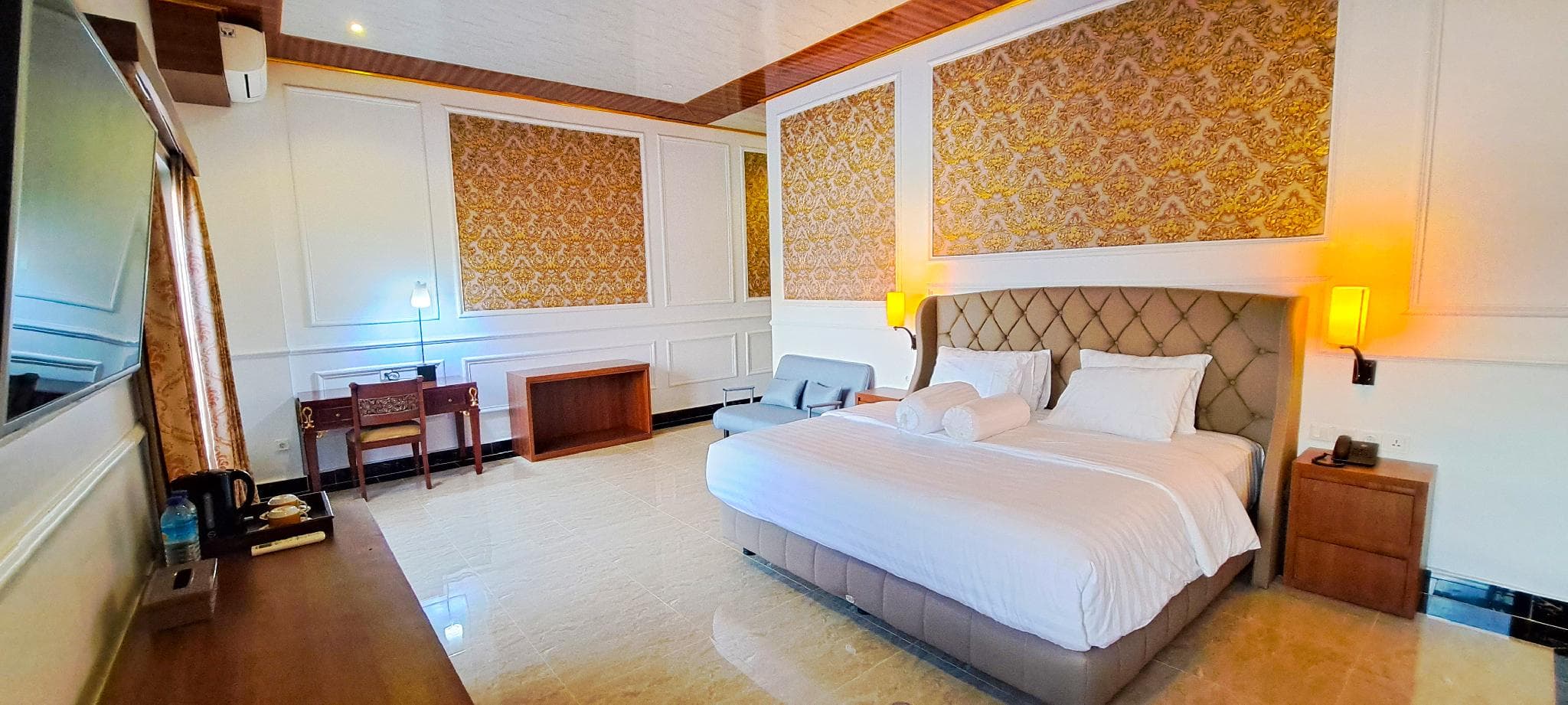 Gili Beachfront Suites photo 2