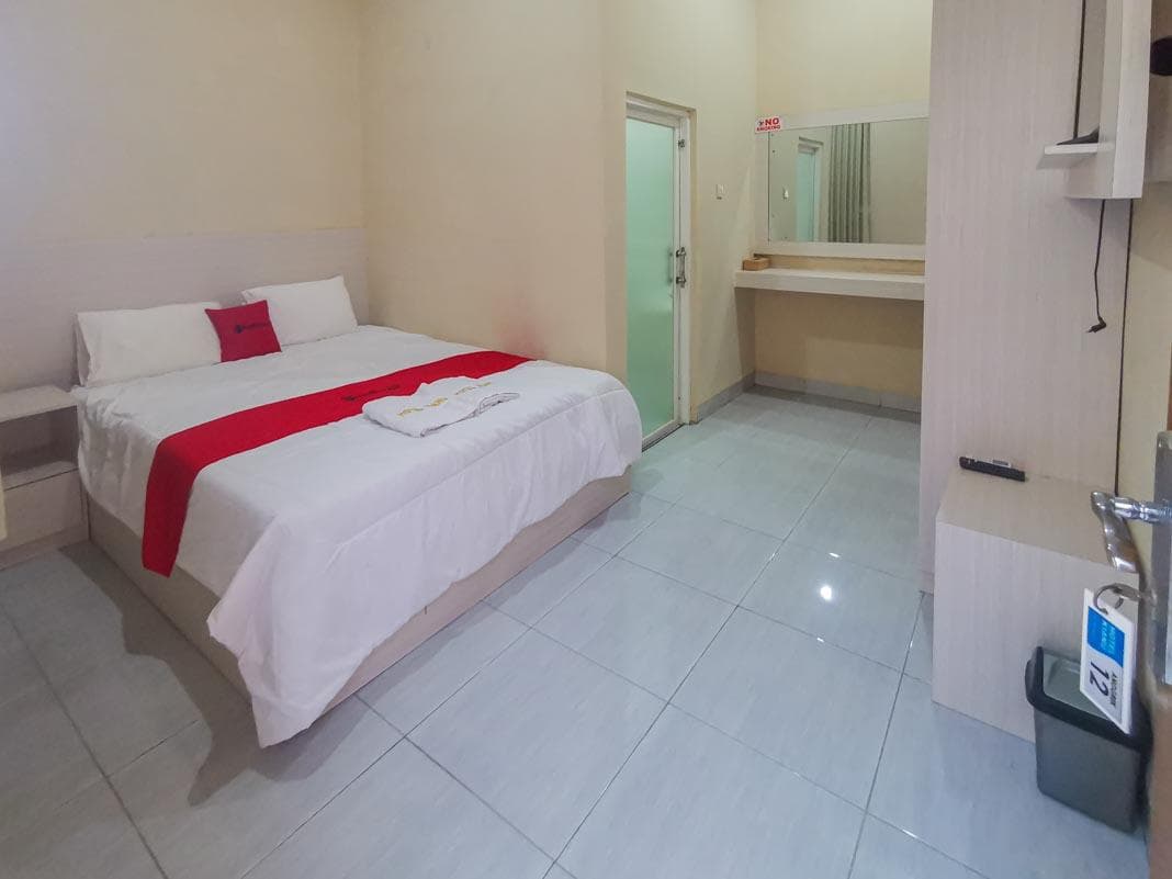 RedDoorz near Pantai Pancer Door Pacitan photo 2