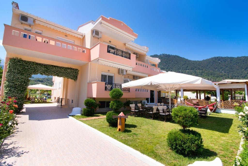 Nikolas Studios