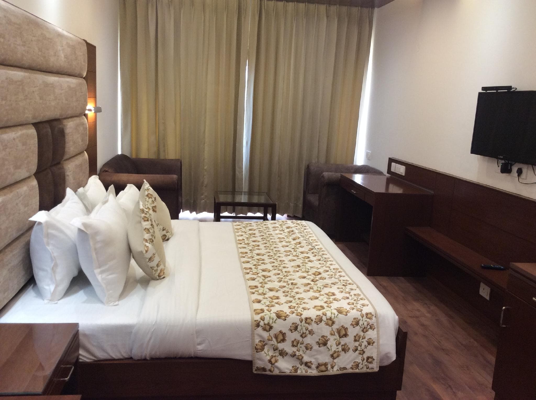 hotel the saffron photo 4