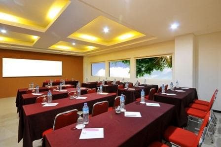 Pratama Hotel & Convention photo 3