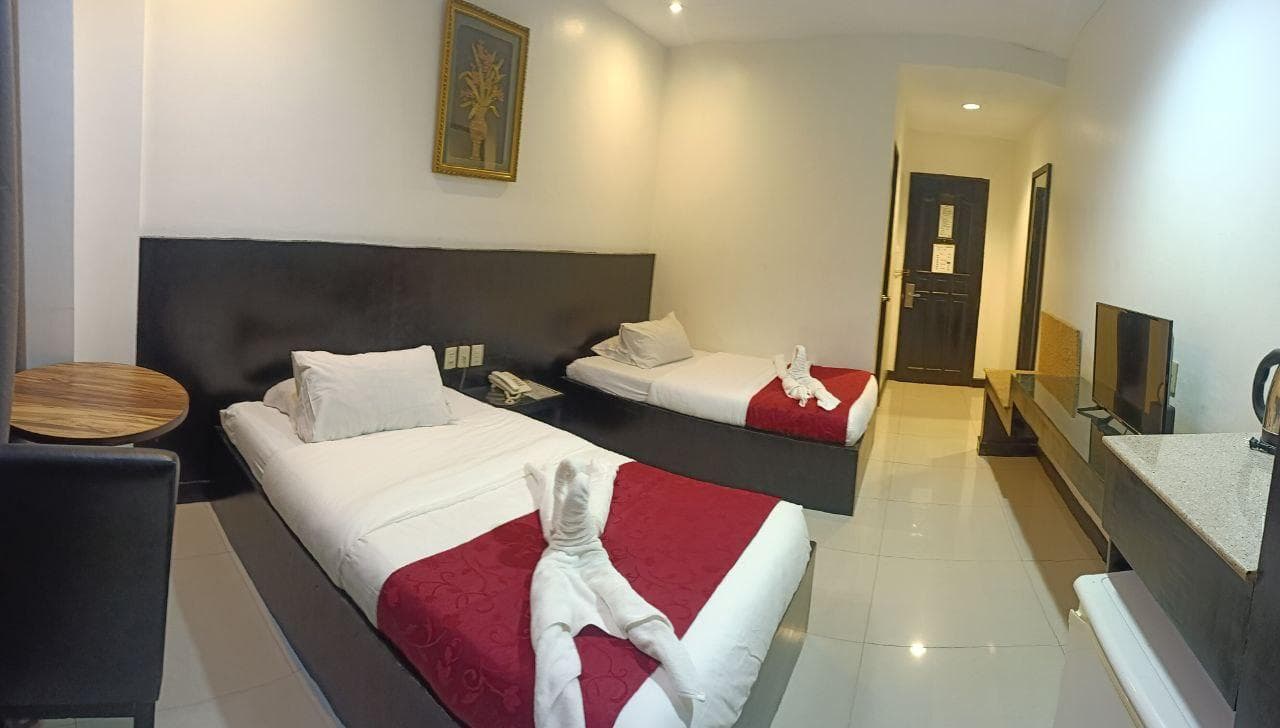Check Inn Hotel Dumaguete City by RedDoorz photo 2