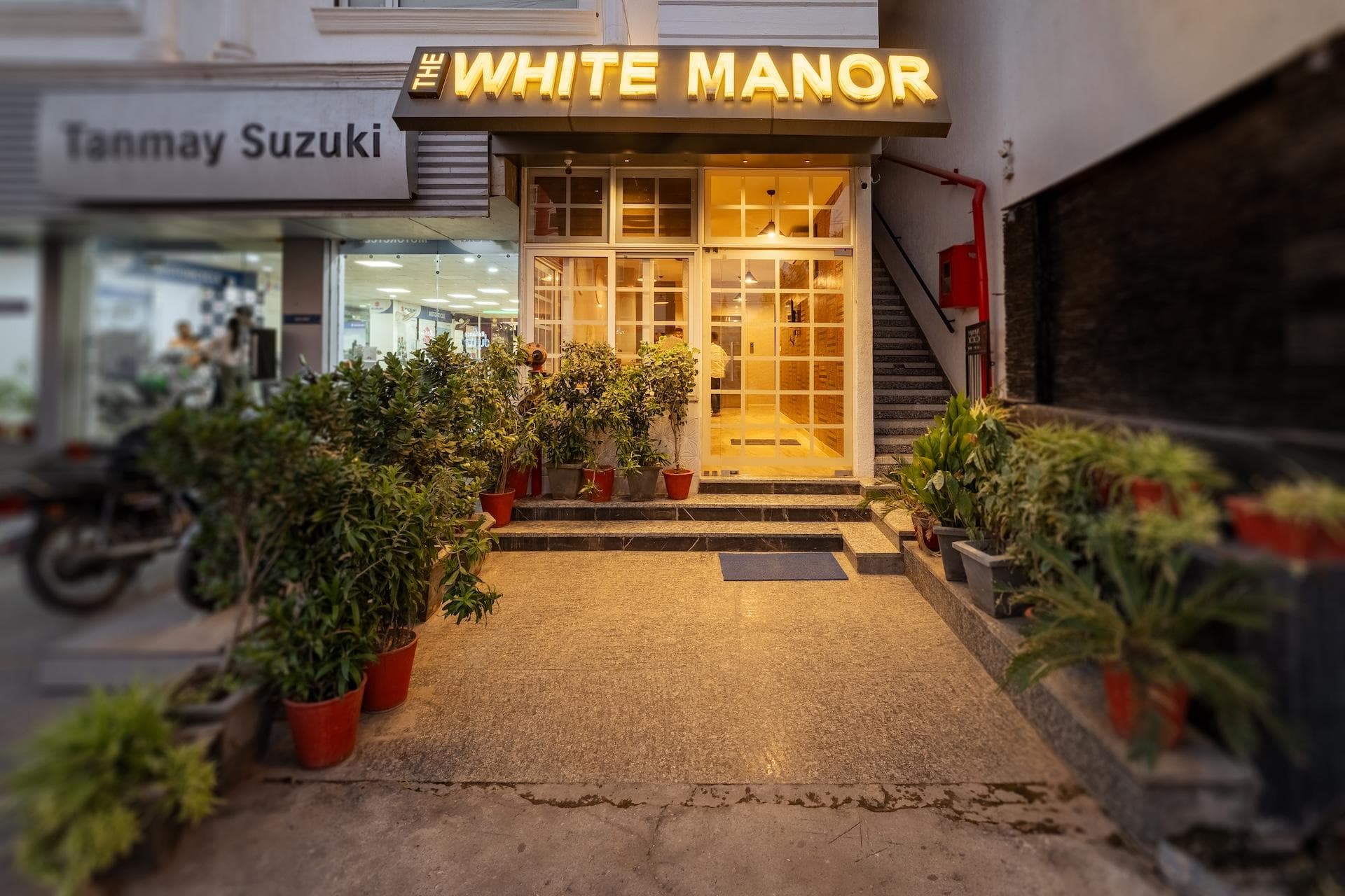 Tripli Hotels White Manor photo 3
