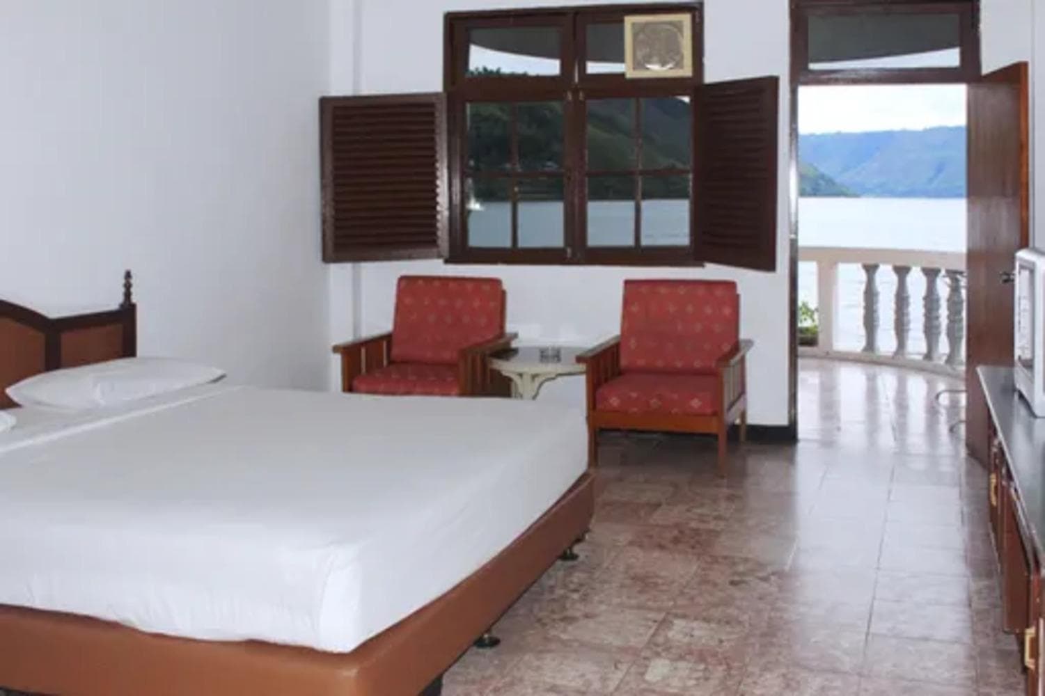 Darma Agung Beach Hotel Parapat photo 2