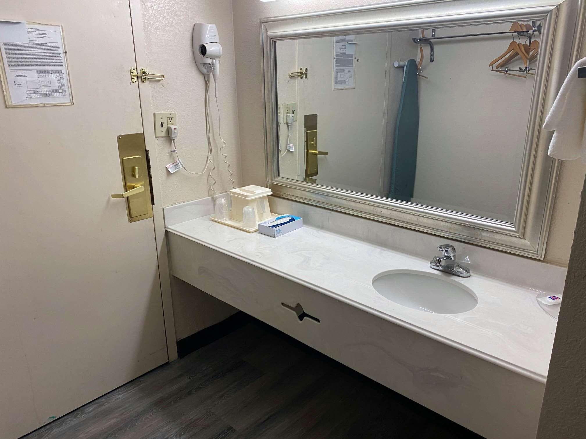 Motel 6 Rochester, NY - Airport photo 2