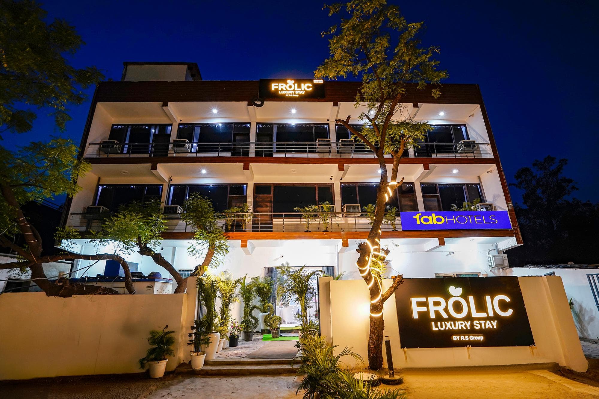 FabHotel Frolic Luxury Stay - Near Sector 52 Noida Metro Station photo 4