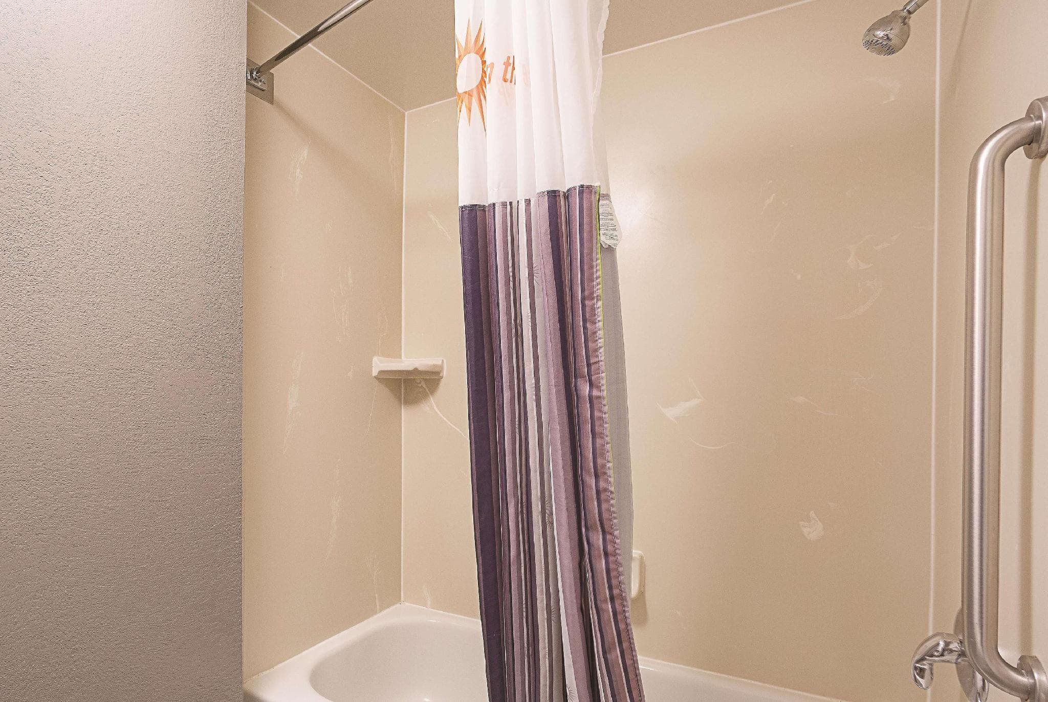 La Quinta Inn & Suites by Wyndham Univ Area Chapel Hill photo 2