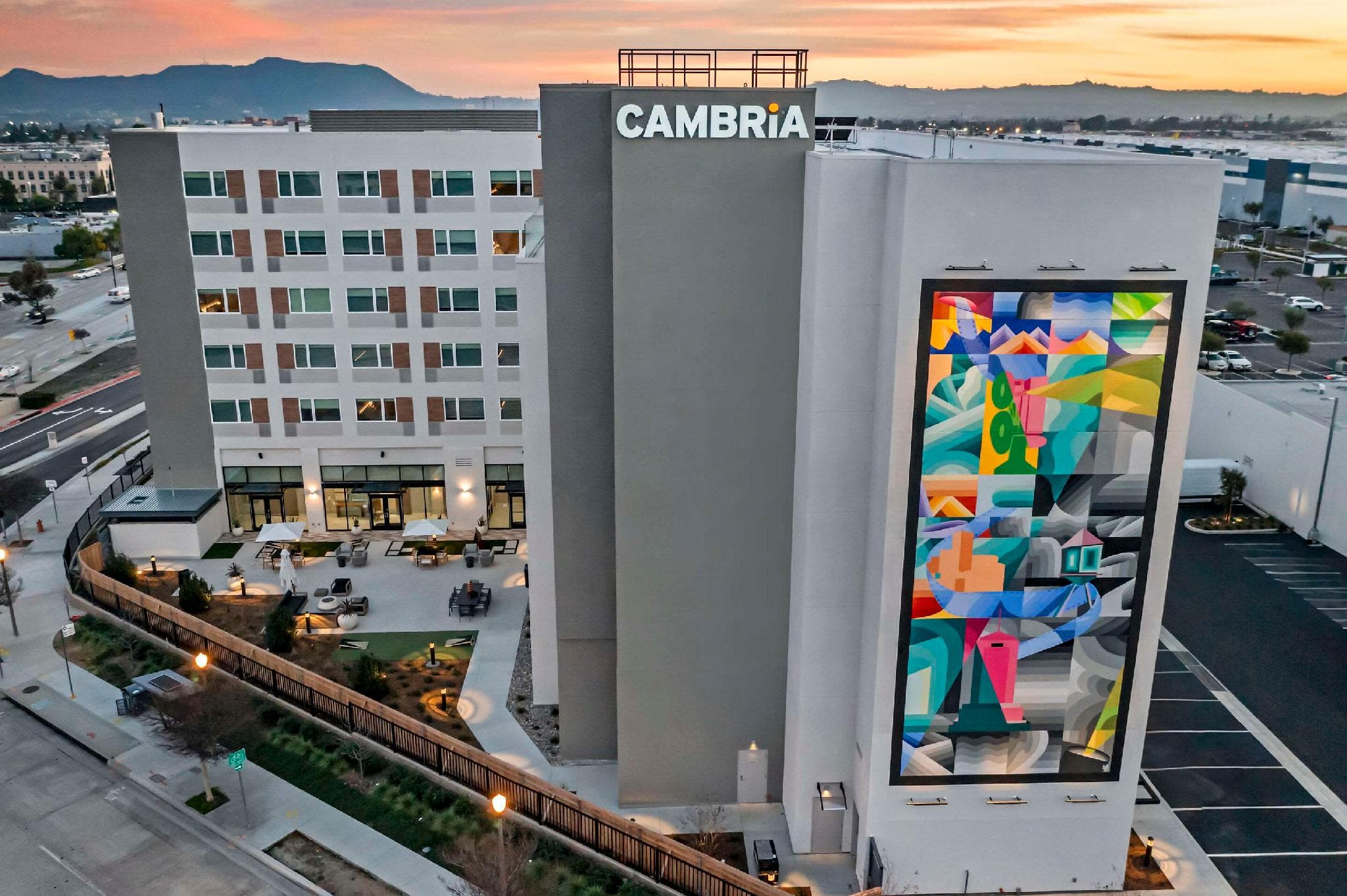 Cambria Hotel Burbank Airport photo 3