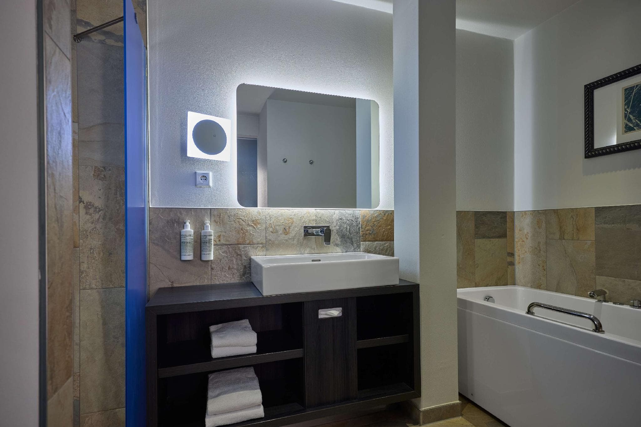 Haven Hotel Rotterdam, Curio Collection by Hilton photo 2