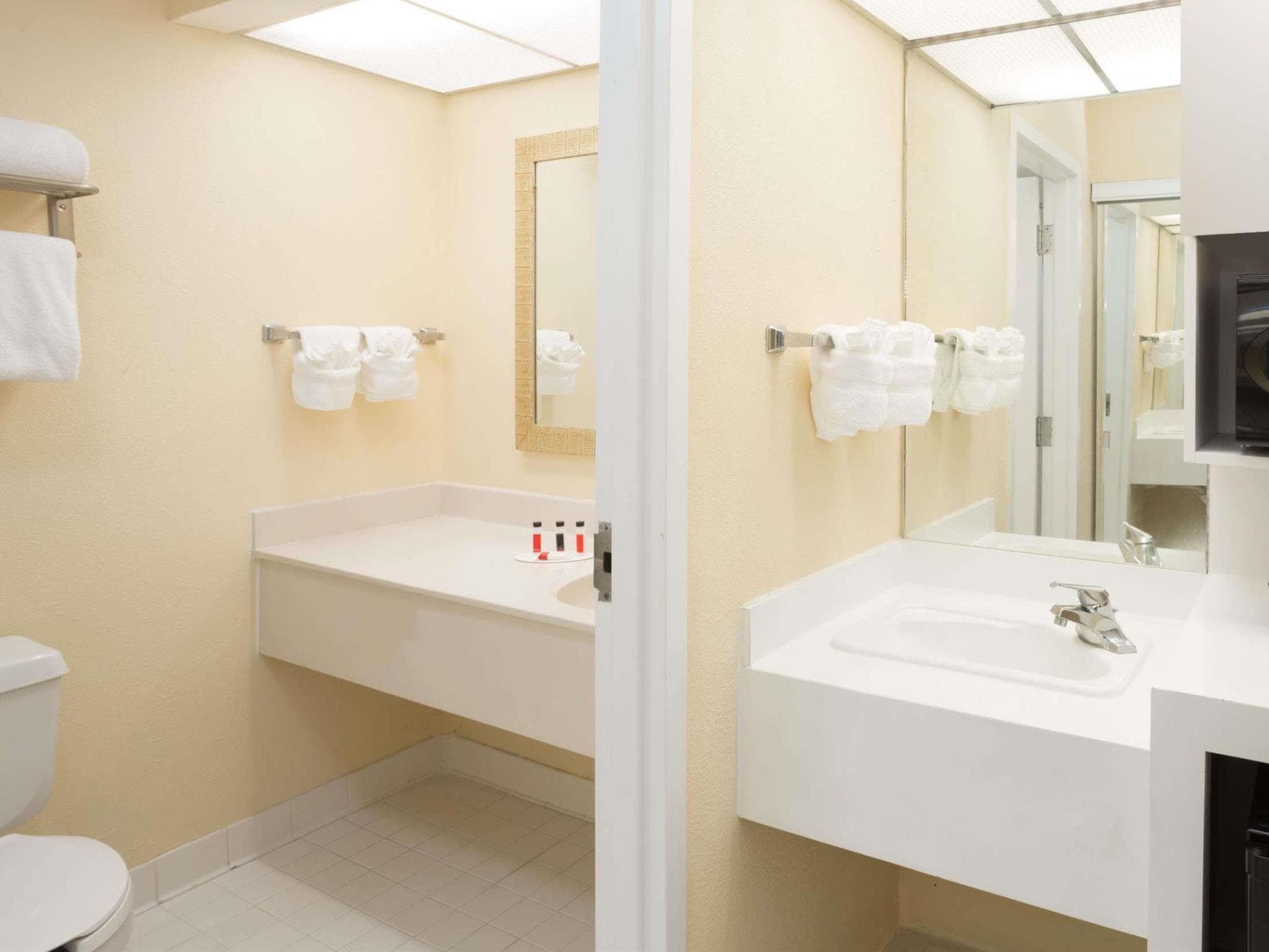 Ramada by Wyndham Kissimmee Gateway photo 4