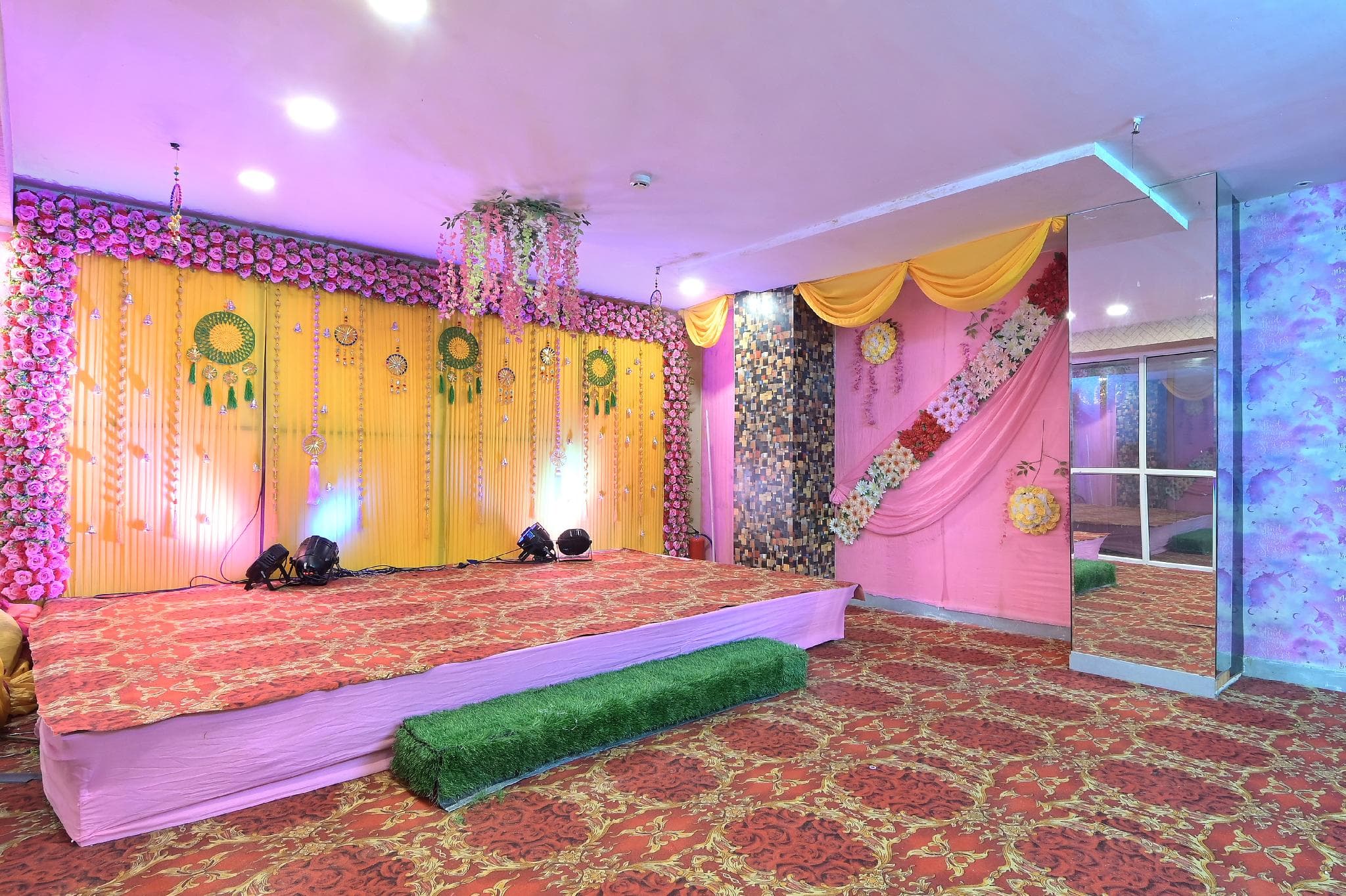 Hotel Red York at Noida Sector 63A