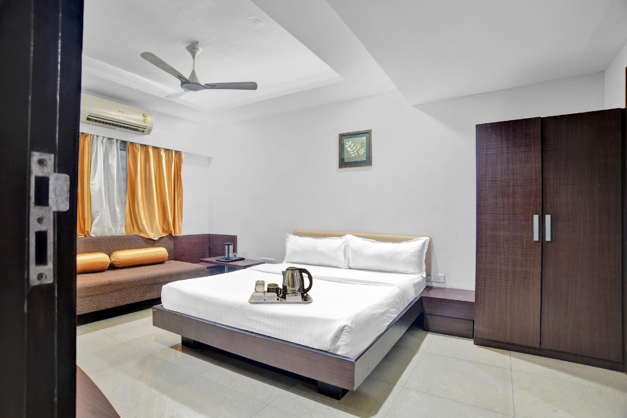 Super Townhouse Divya Palace photo 2