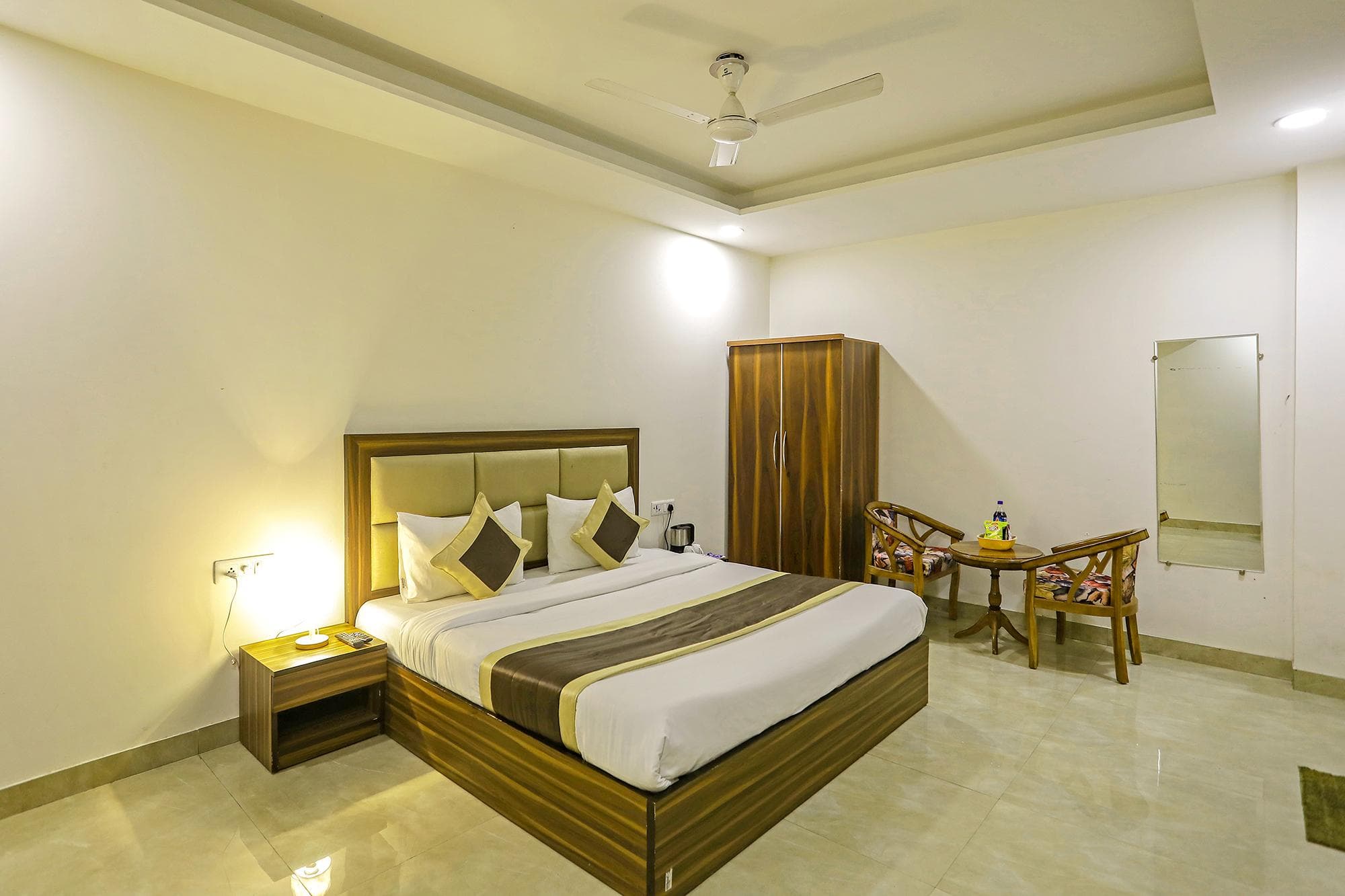 FabHotel White House BNB photo 2