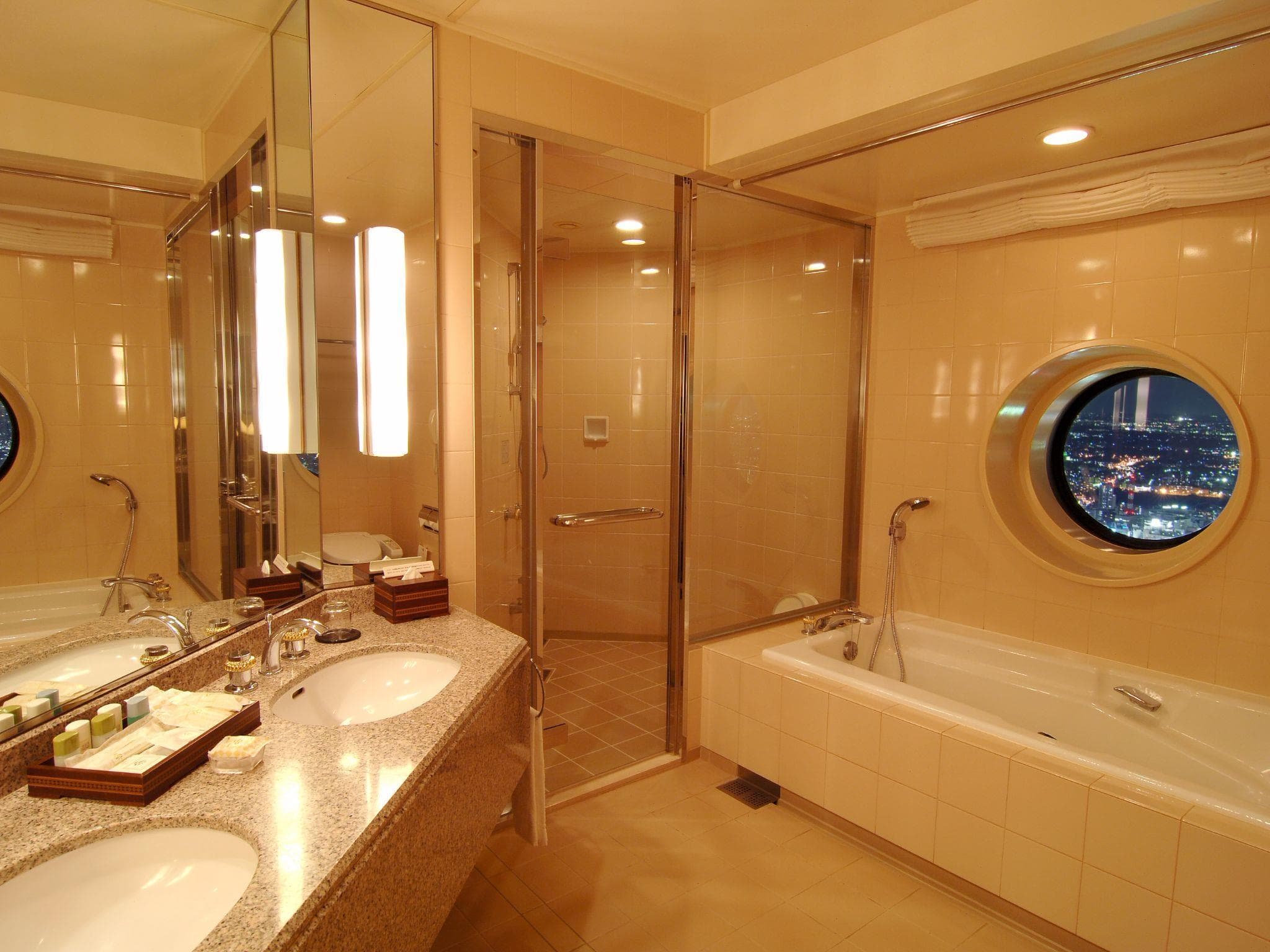Yokohama Royal Park Hotel photo 2