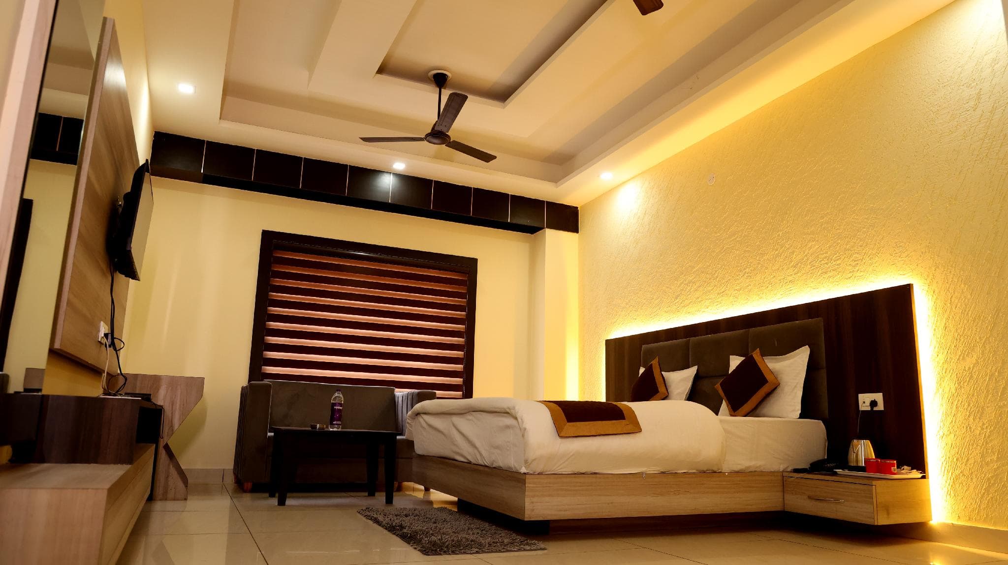 Hotel Blue Pine – Har Ki Pauri Road photo 2