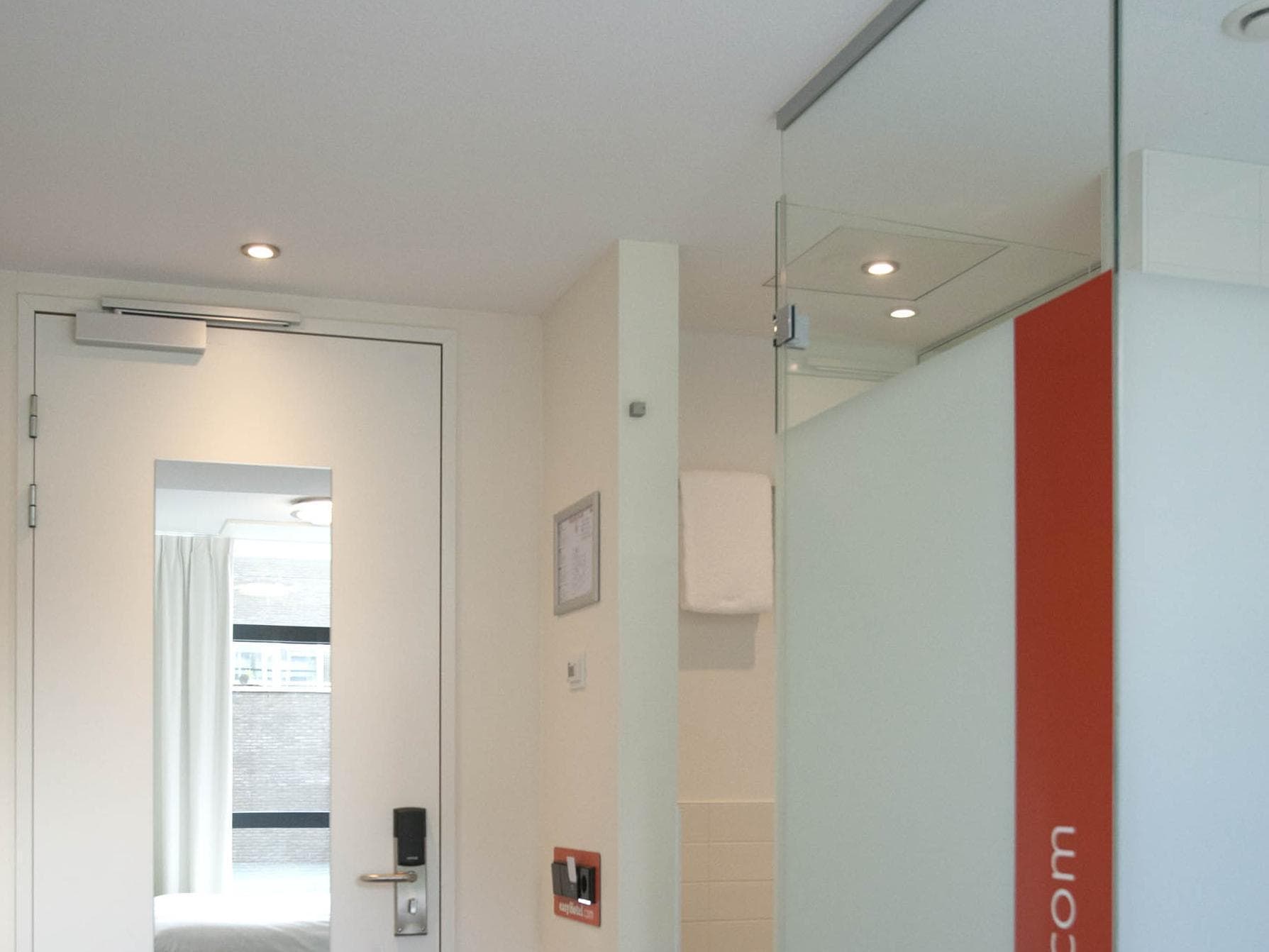 easyHotel Rotterdam City Centre photo 3