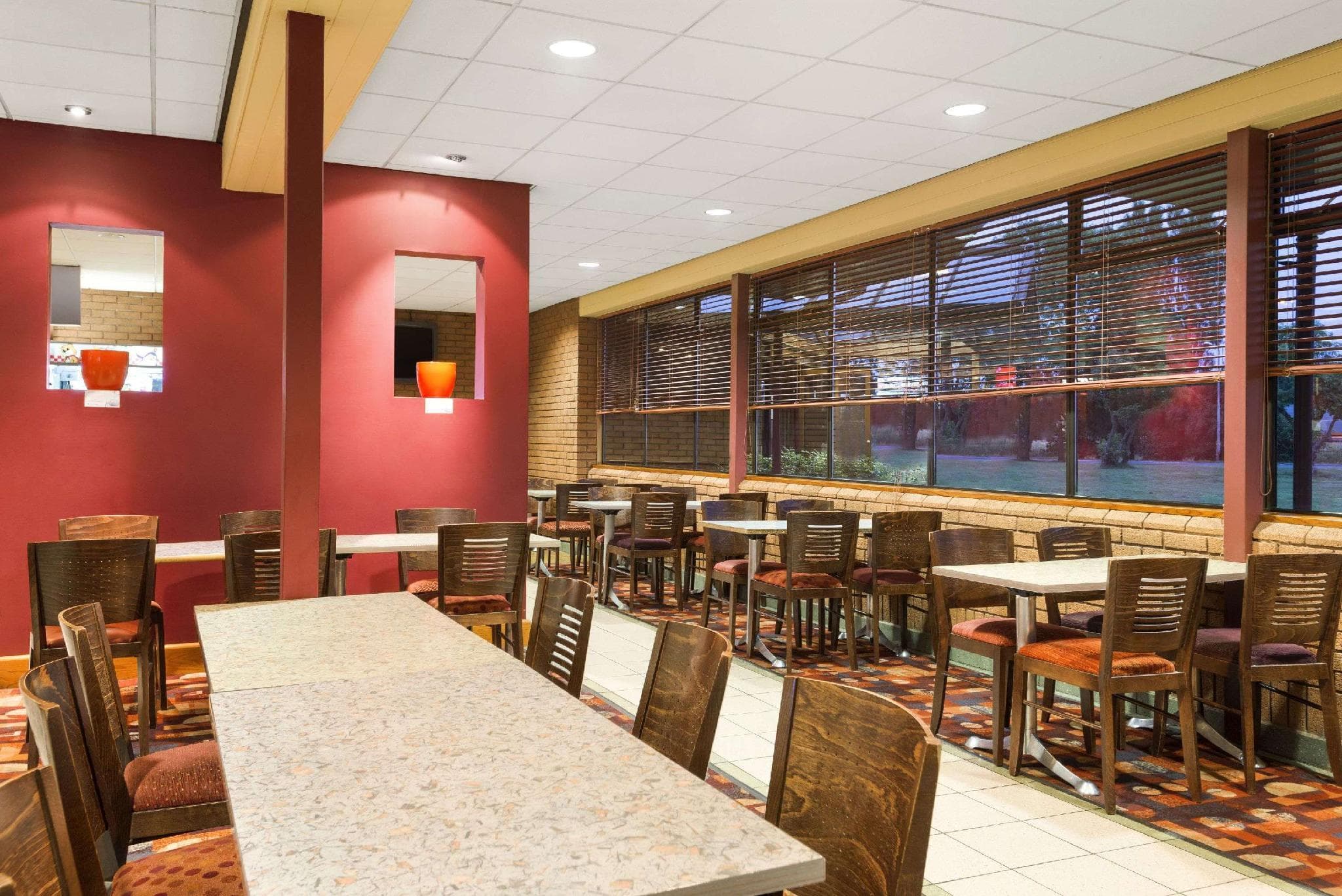 Days Inn by Wyndham Hamilton photo 5