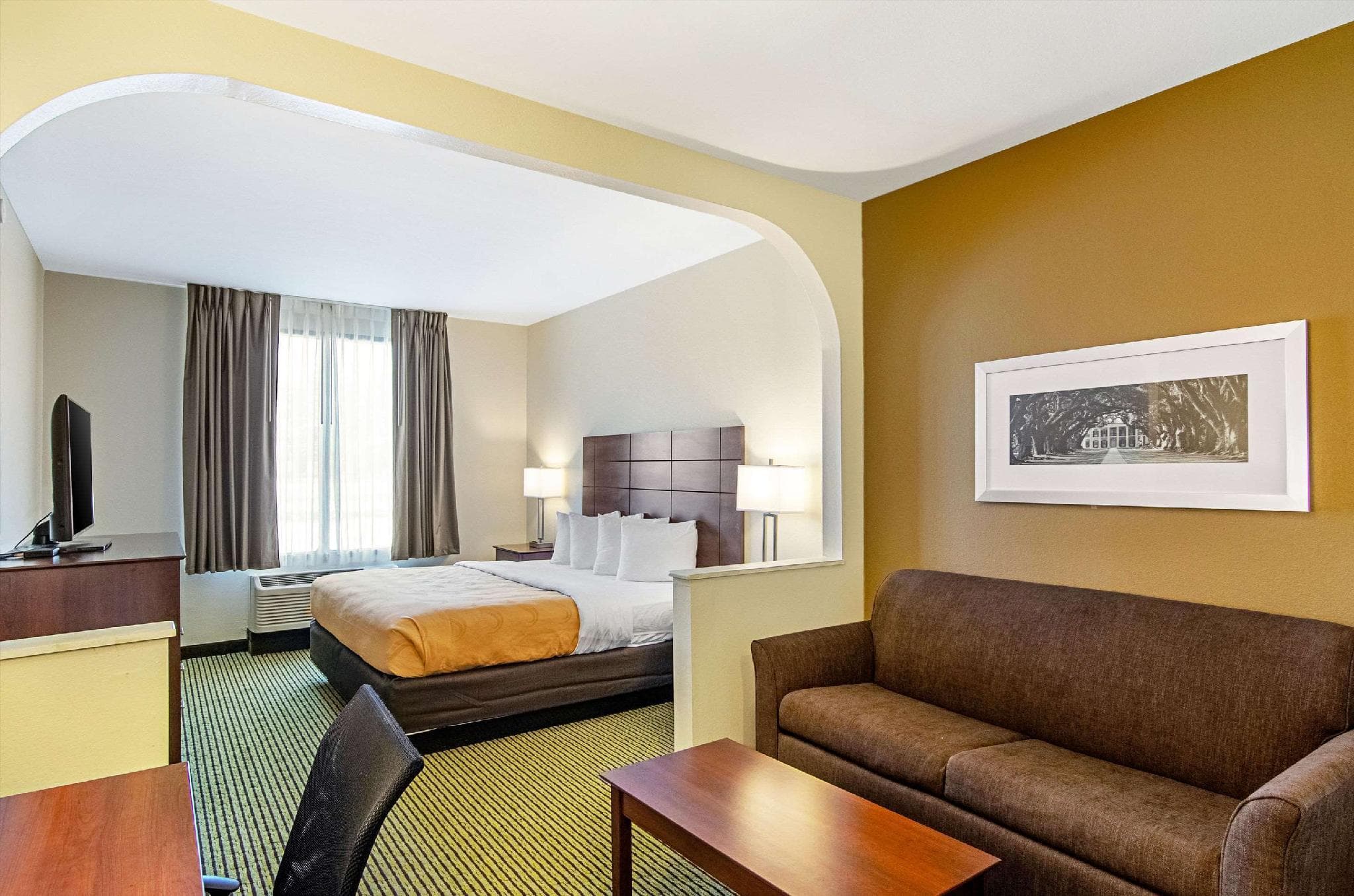 Quality Inn & Suites Near Tanger Outlet Mall photo 2