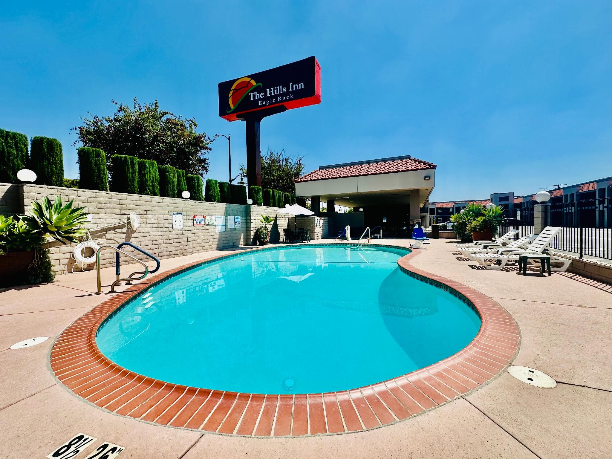 The Hills Inn Eagle Rock photo 4