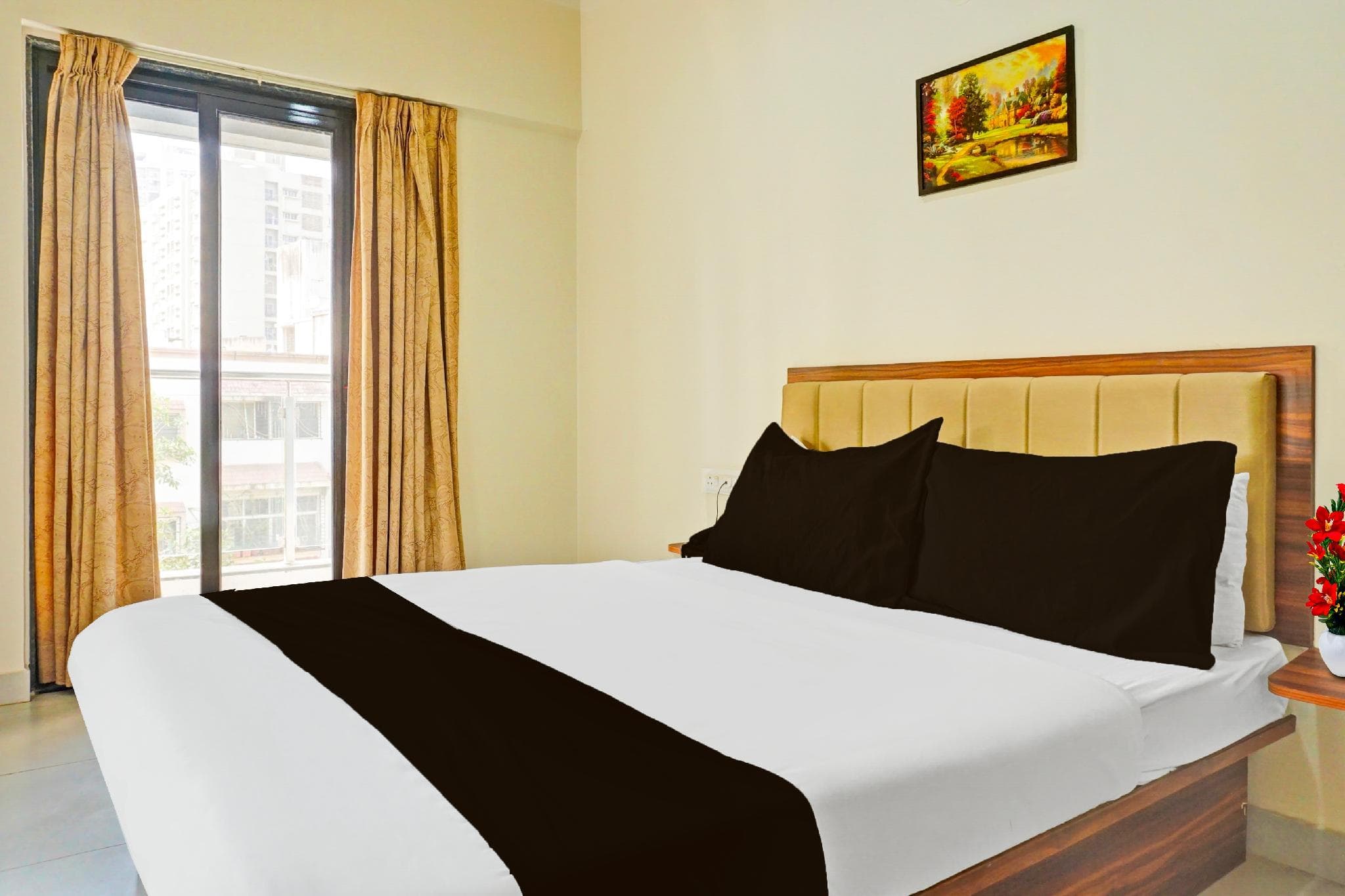 Super Townhouse Amanora Park Town Formerly Samrat Inn