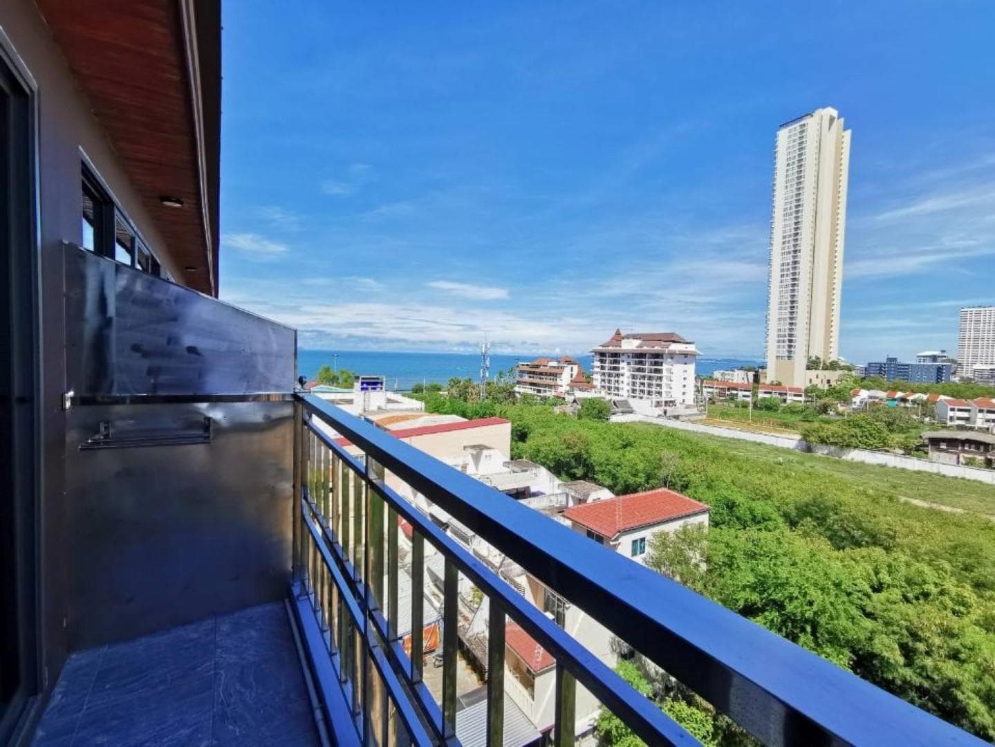 Golden Jomtien Beach Hotel photo 3