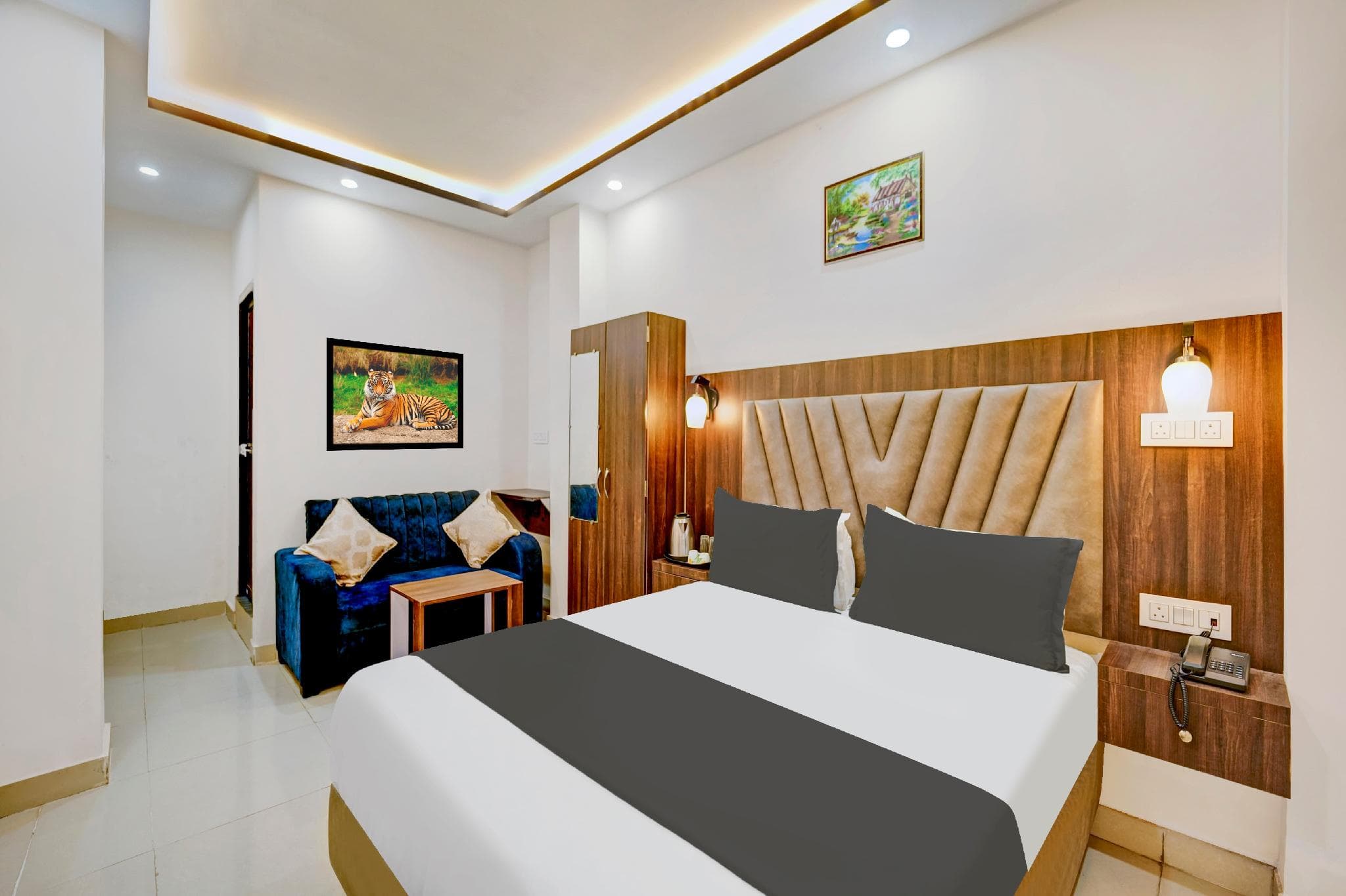 Super Townhouse Anisabad Near Mahavir Sansthan photo 2