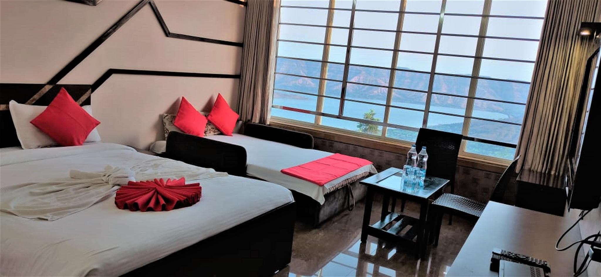 River Palace - A Valley View Hotel (Pure Veg) photo 2