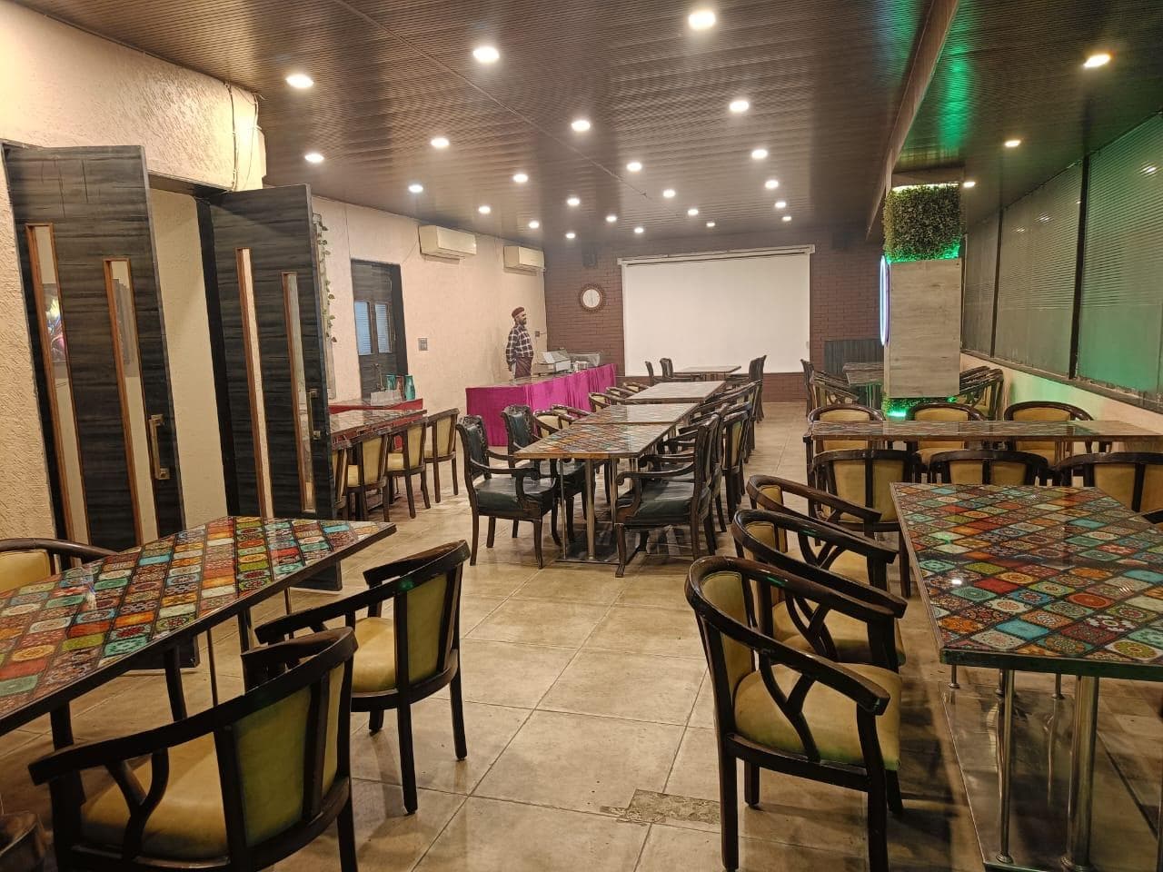 Hotel The Bentree , MP Nagar ,Bhopal photo 4